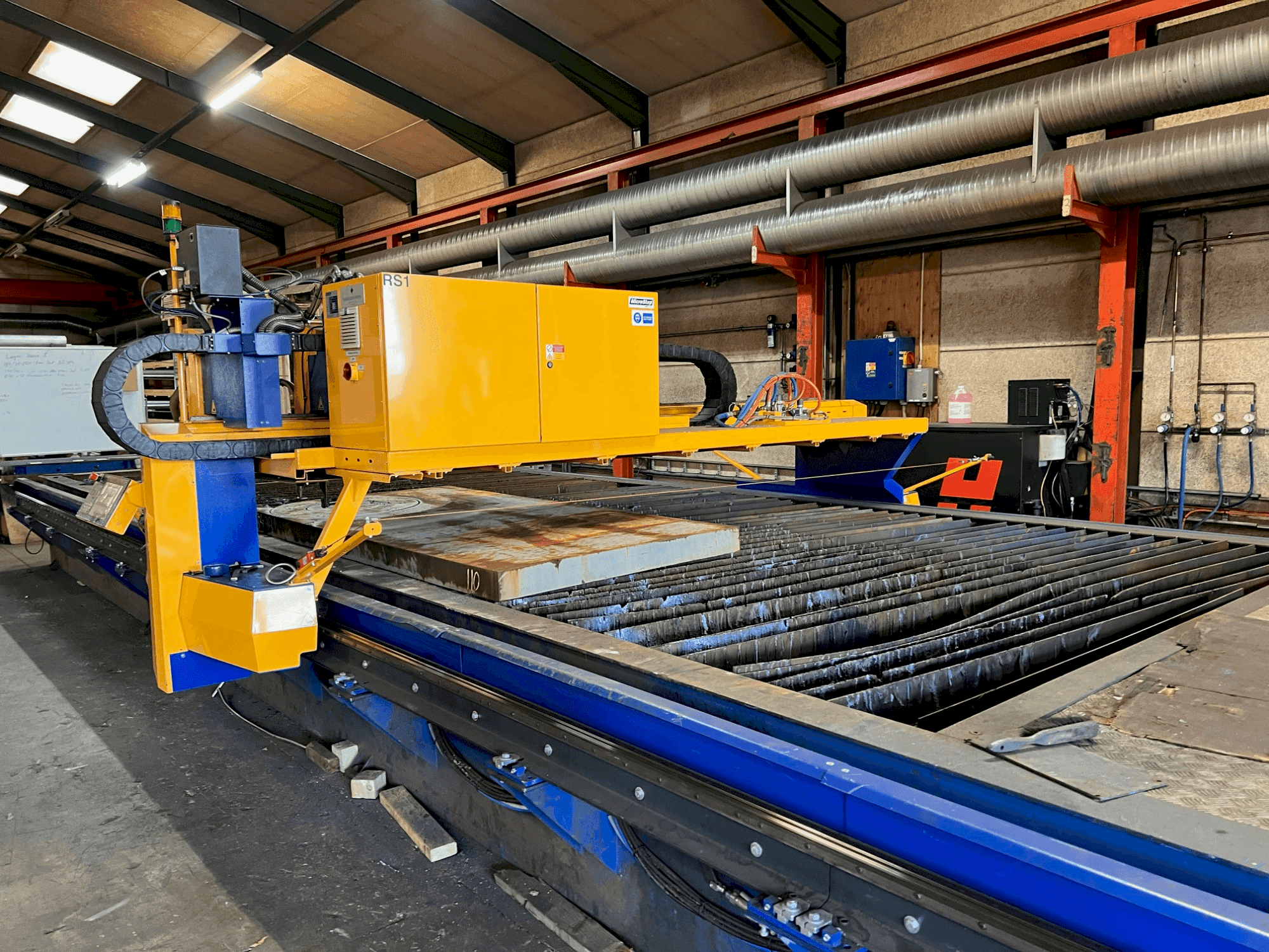 Vista frontale della macchina MicroStep MasterCut X 9001.30PG