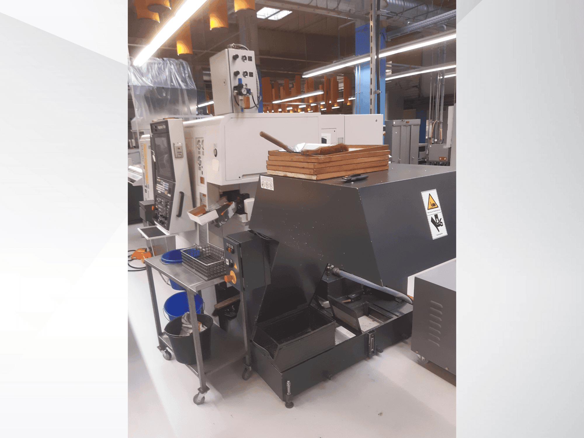 Vista frontale della macchina NAKAMURA WT 150 II