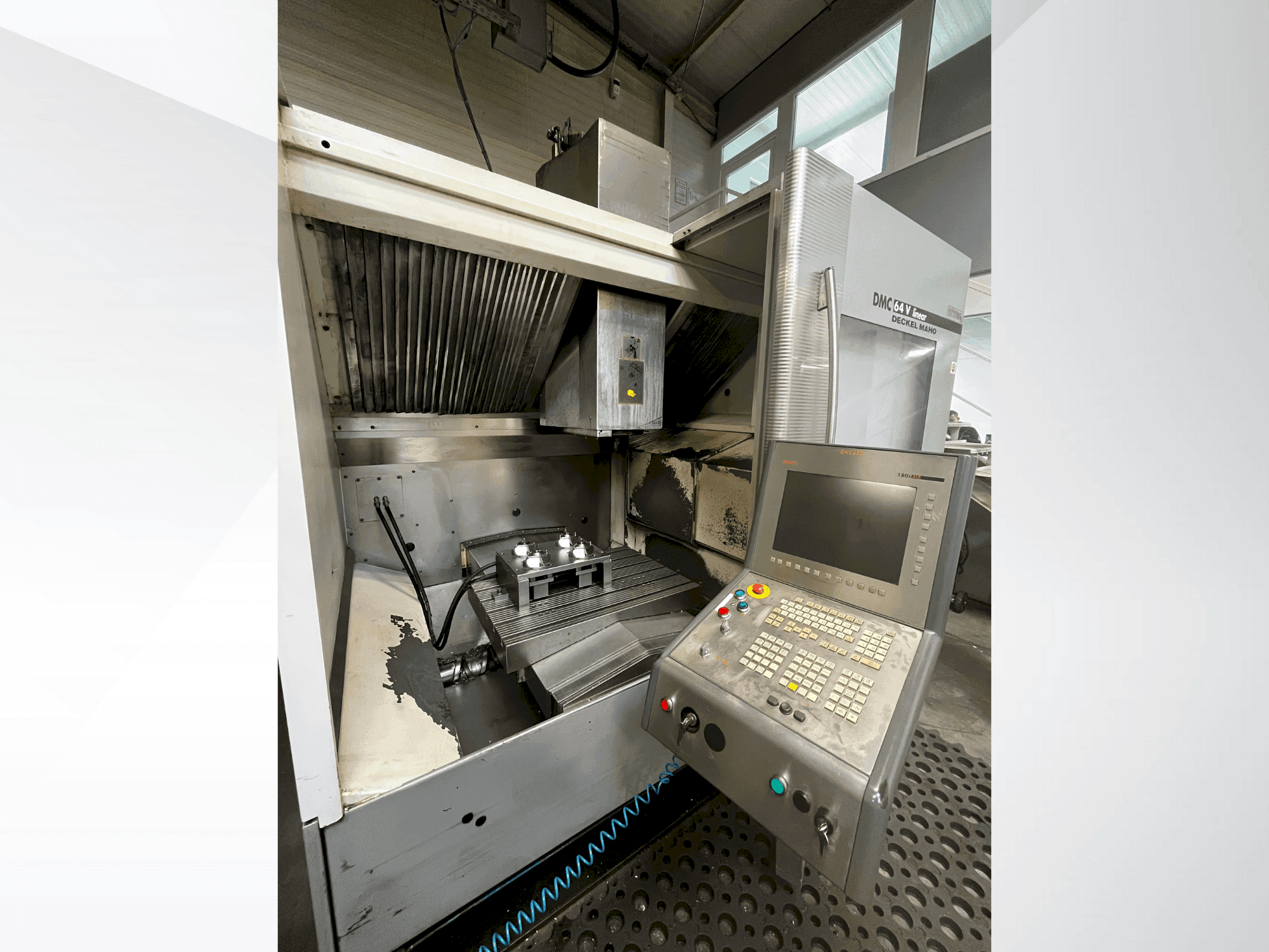 Vista frontale della macchina DMG DECKEL MAHO DMC 64V linear