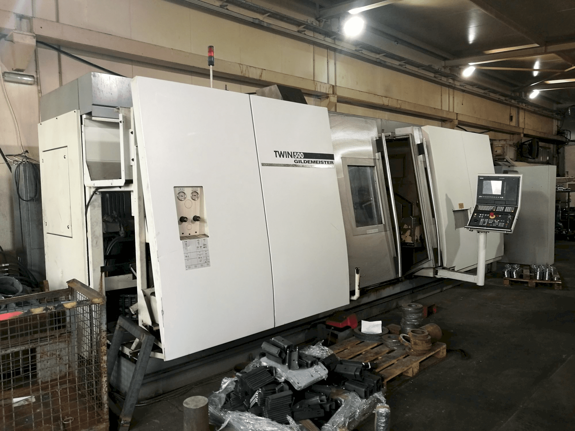 Vista frontale della macchina Gildemeister TWIN 500