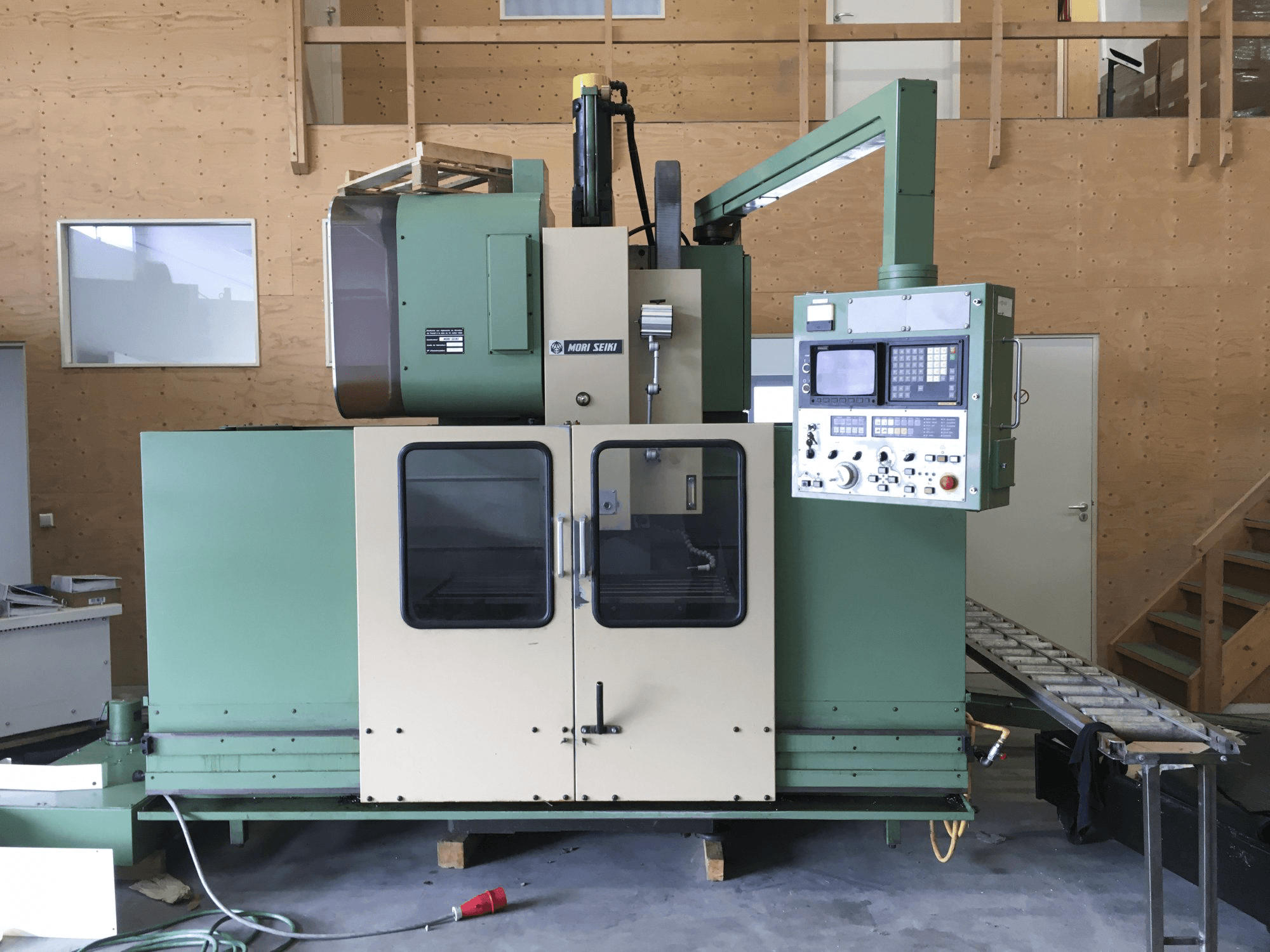 Vista frontale della macchina MORI SEIKI MV-45/40