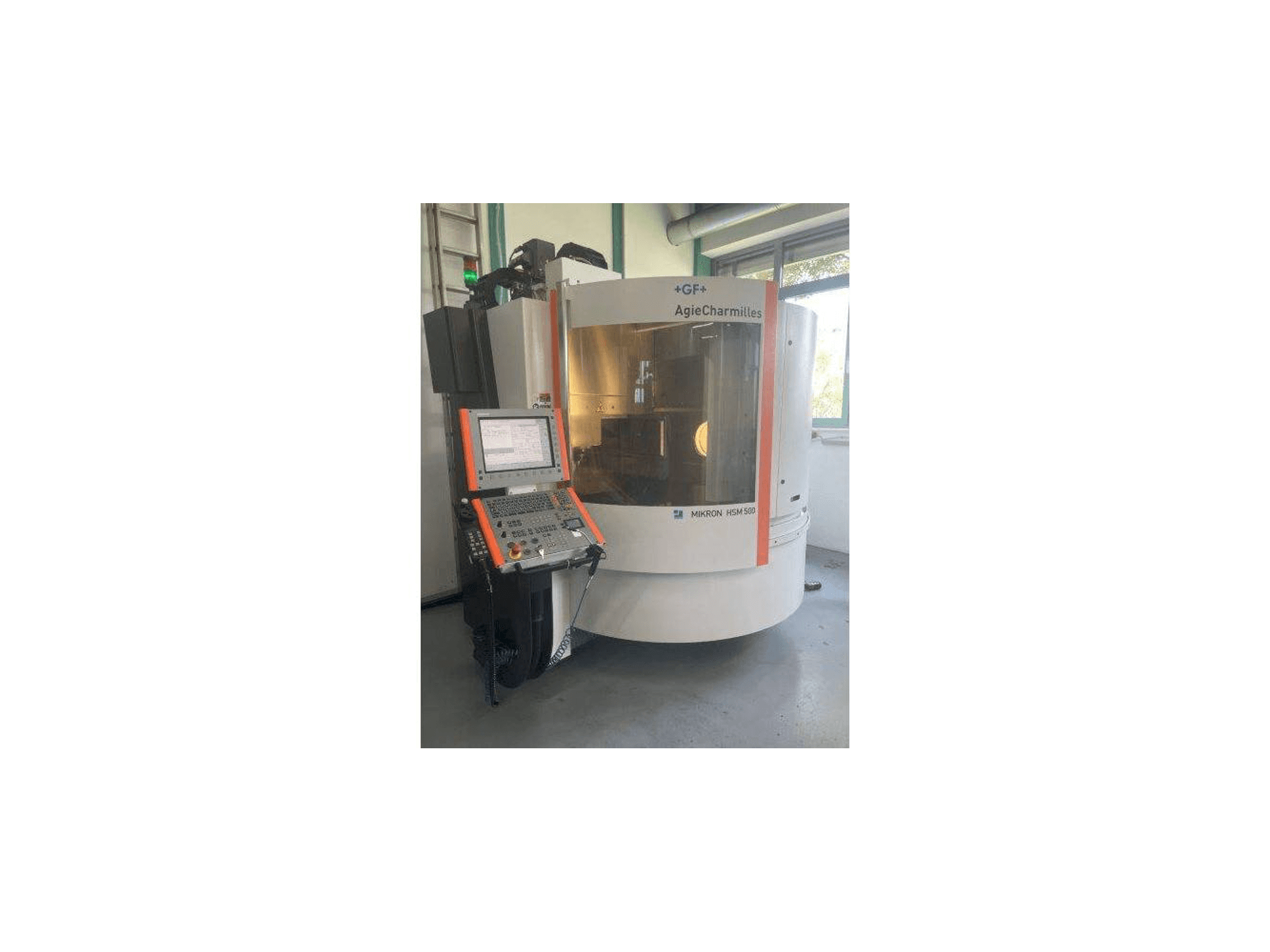 Vista frontale della macchina MIKRON HSM 500