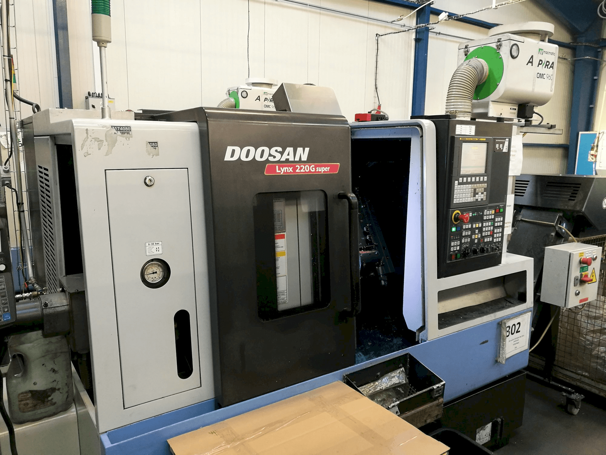 Vista frontale della macchina Doosan Lynx 220GA