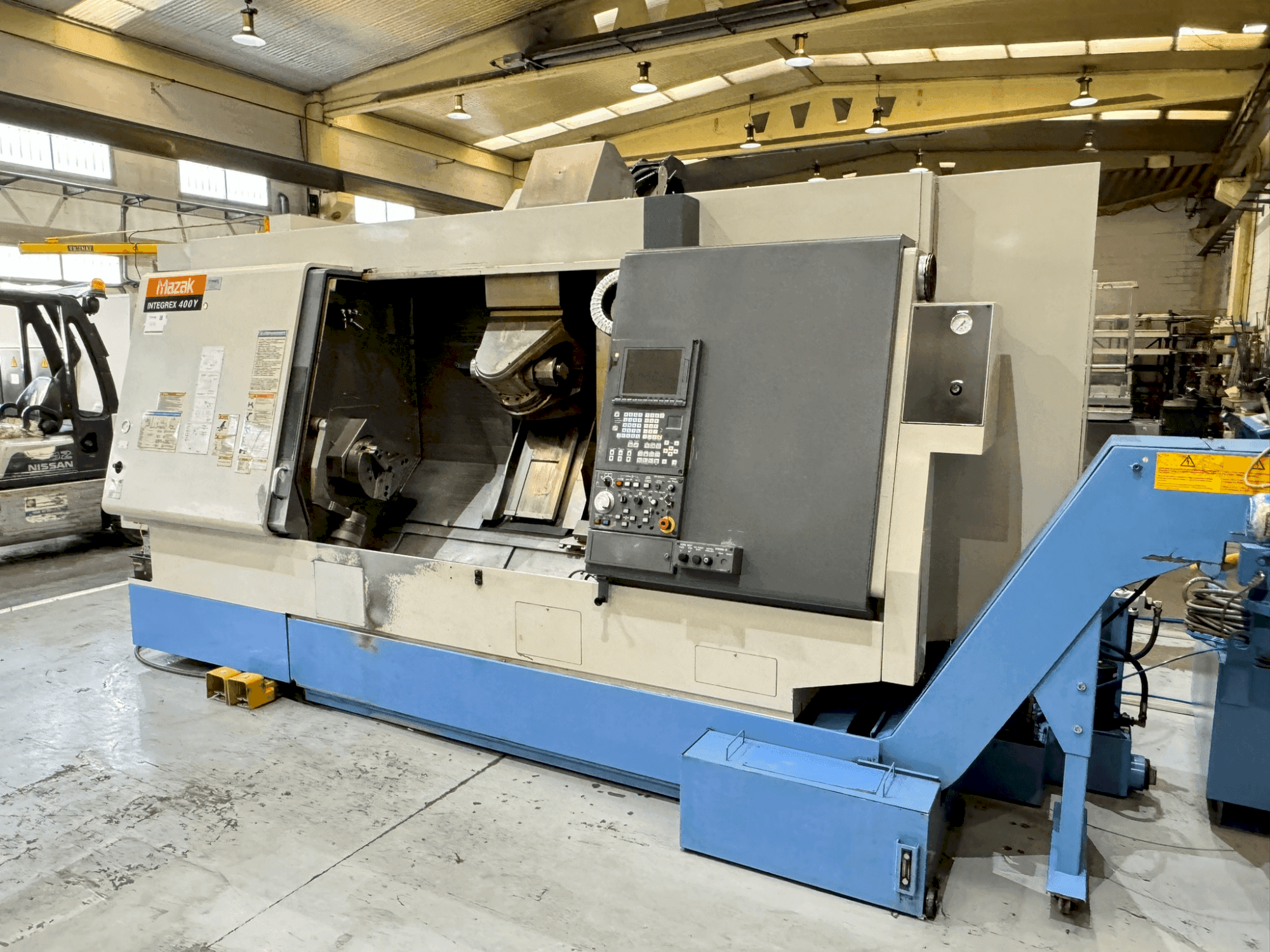Vista frontale della macchina Mazak Integrex 400 Y