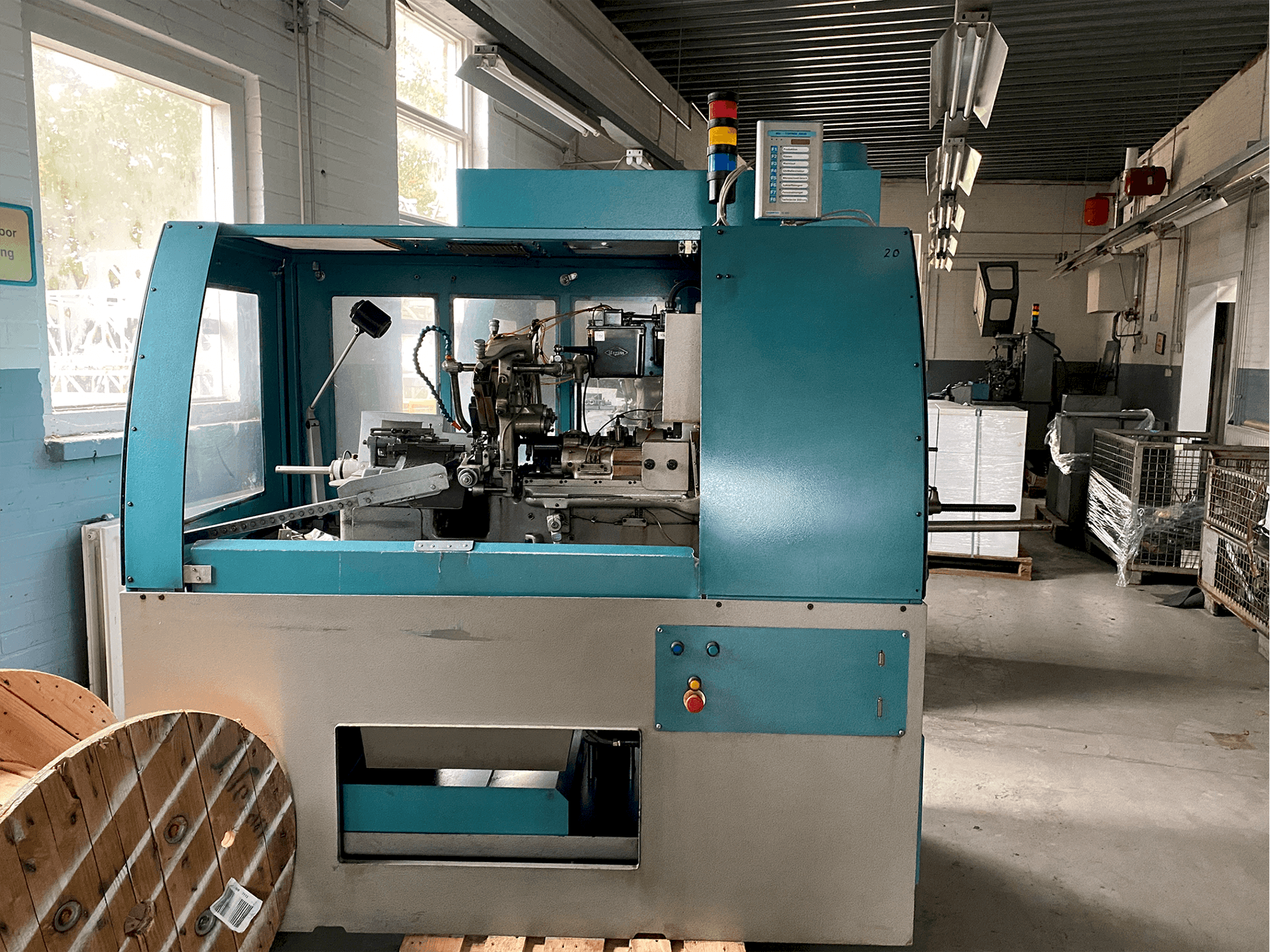 Vista frontale della macchina Tornos-Bechler NAT-125 vario