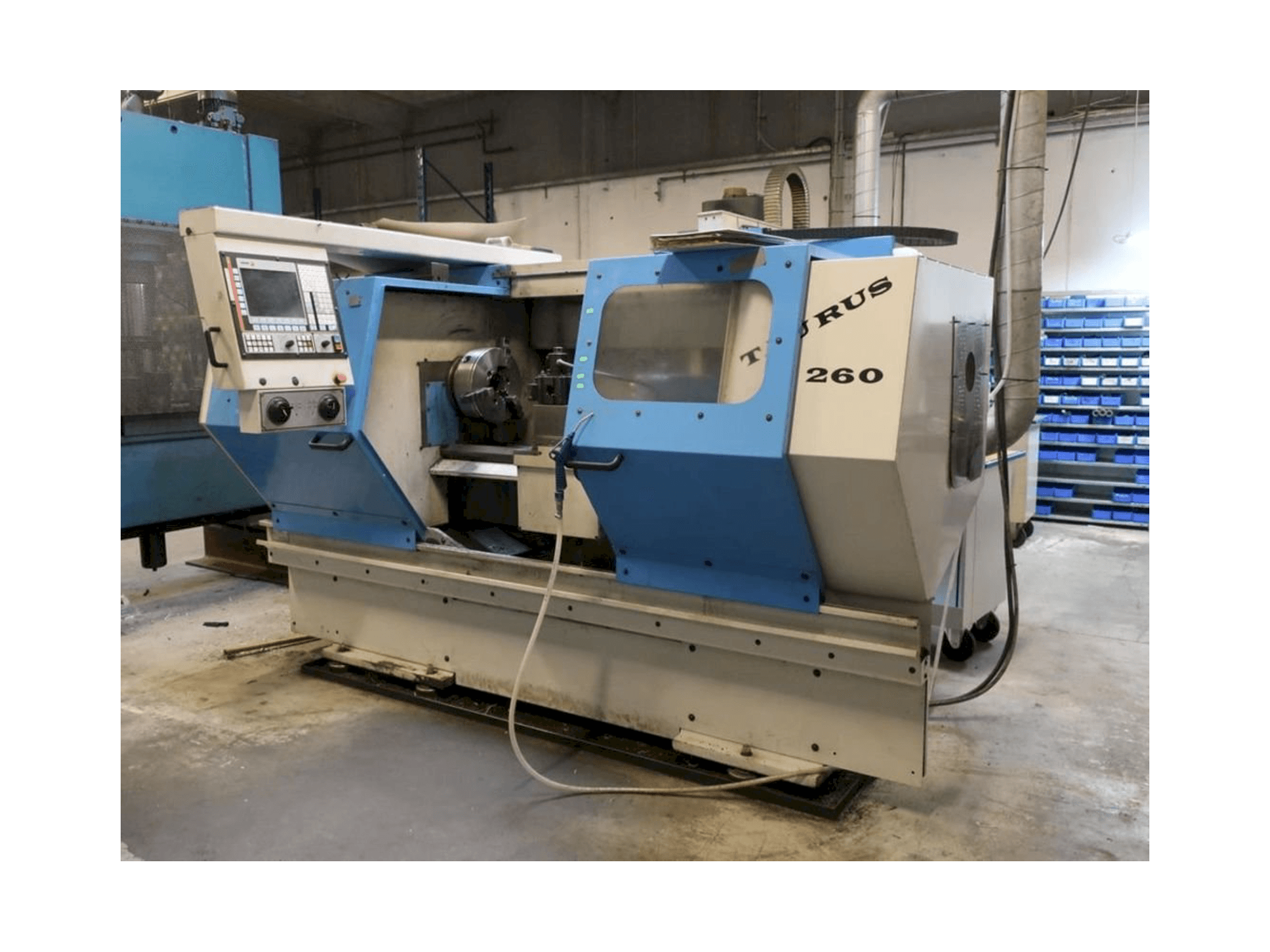 Vista frontale della macchina Pinacho Taurus 260