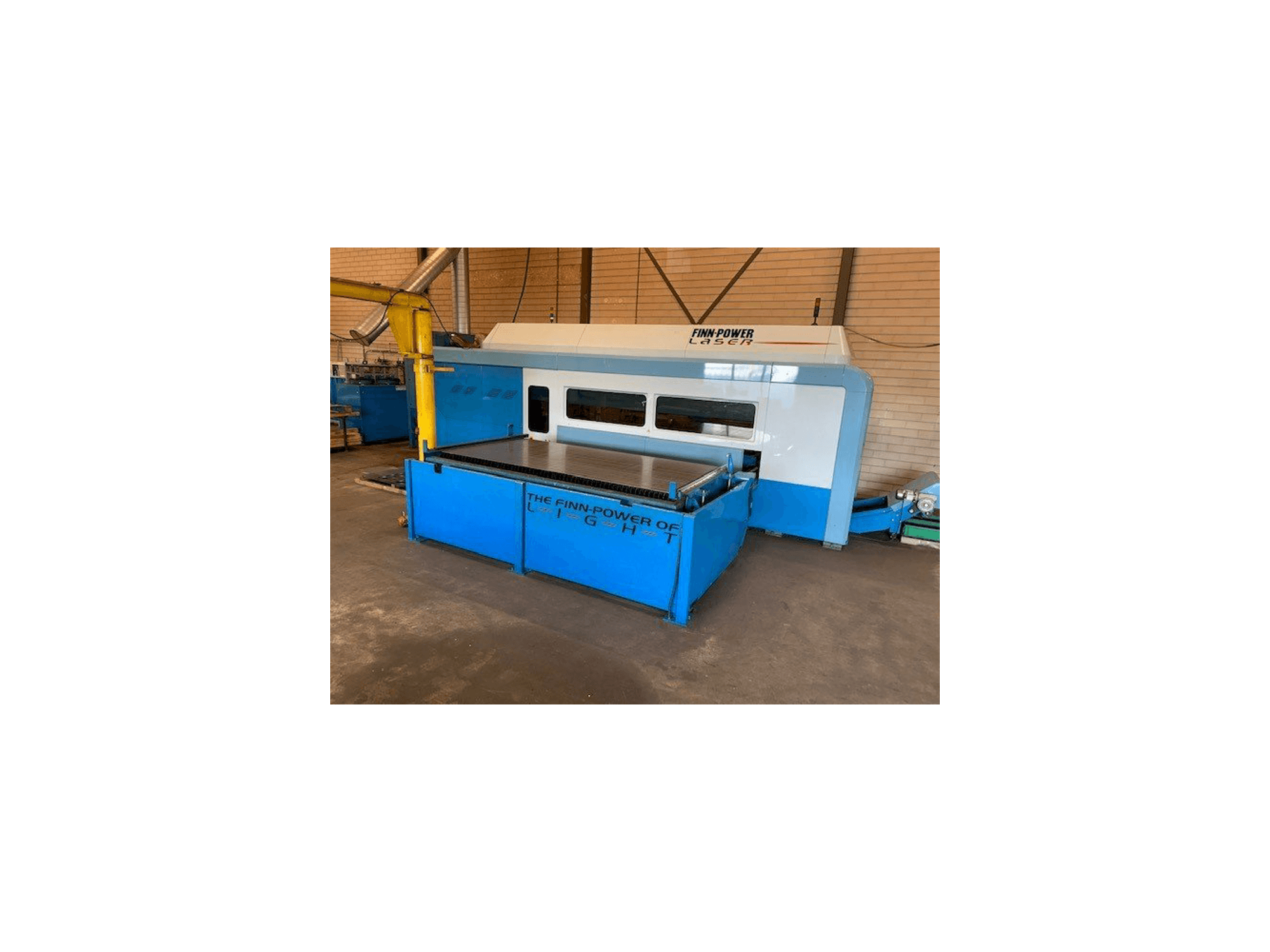 Vista frontale della macchina Finn-Power FPL6-BL