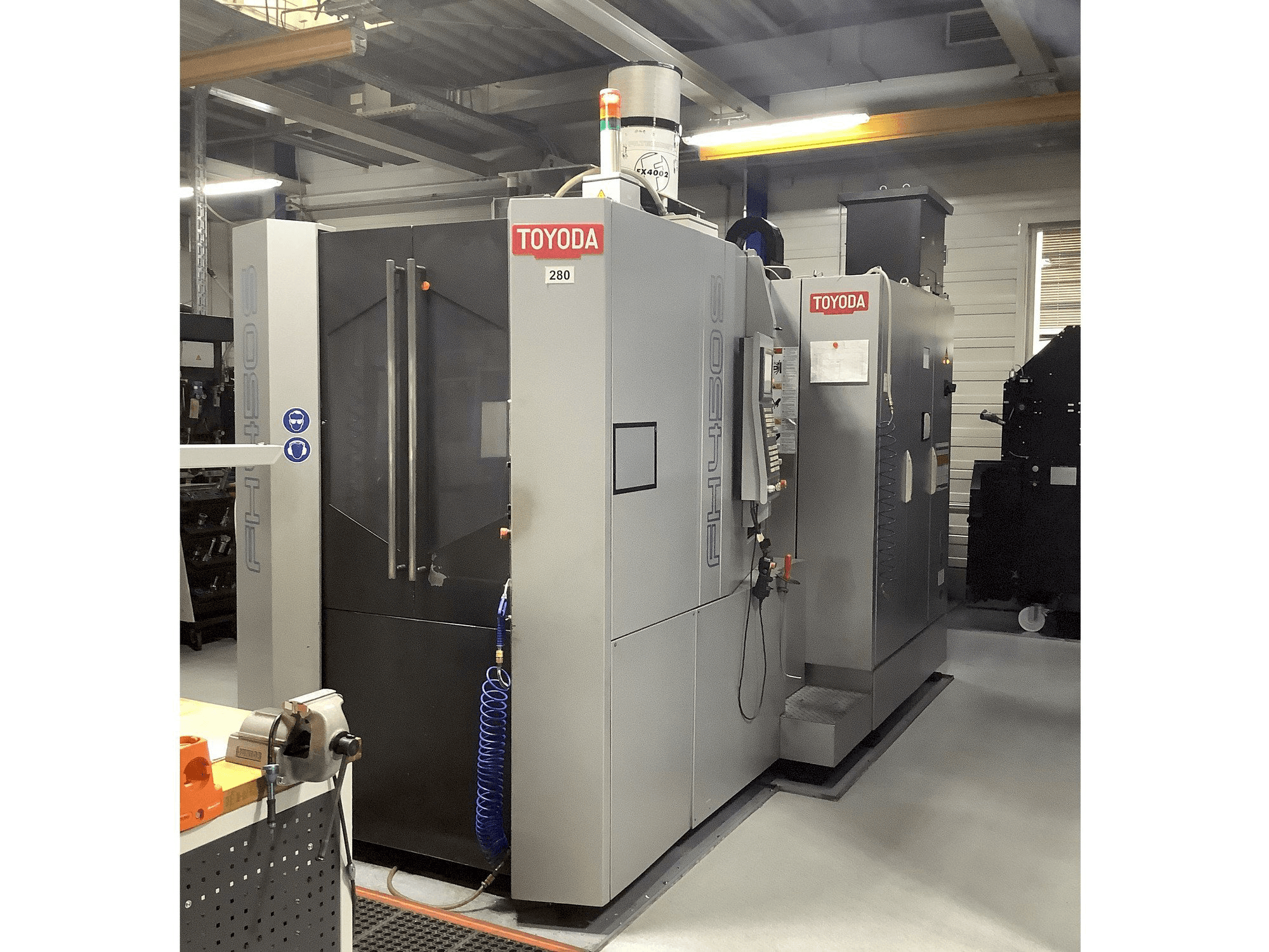 Vista frontale della macchina TOYODA FH 450S