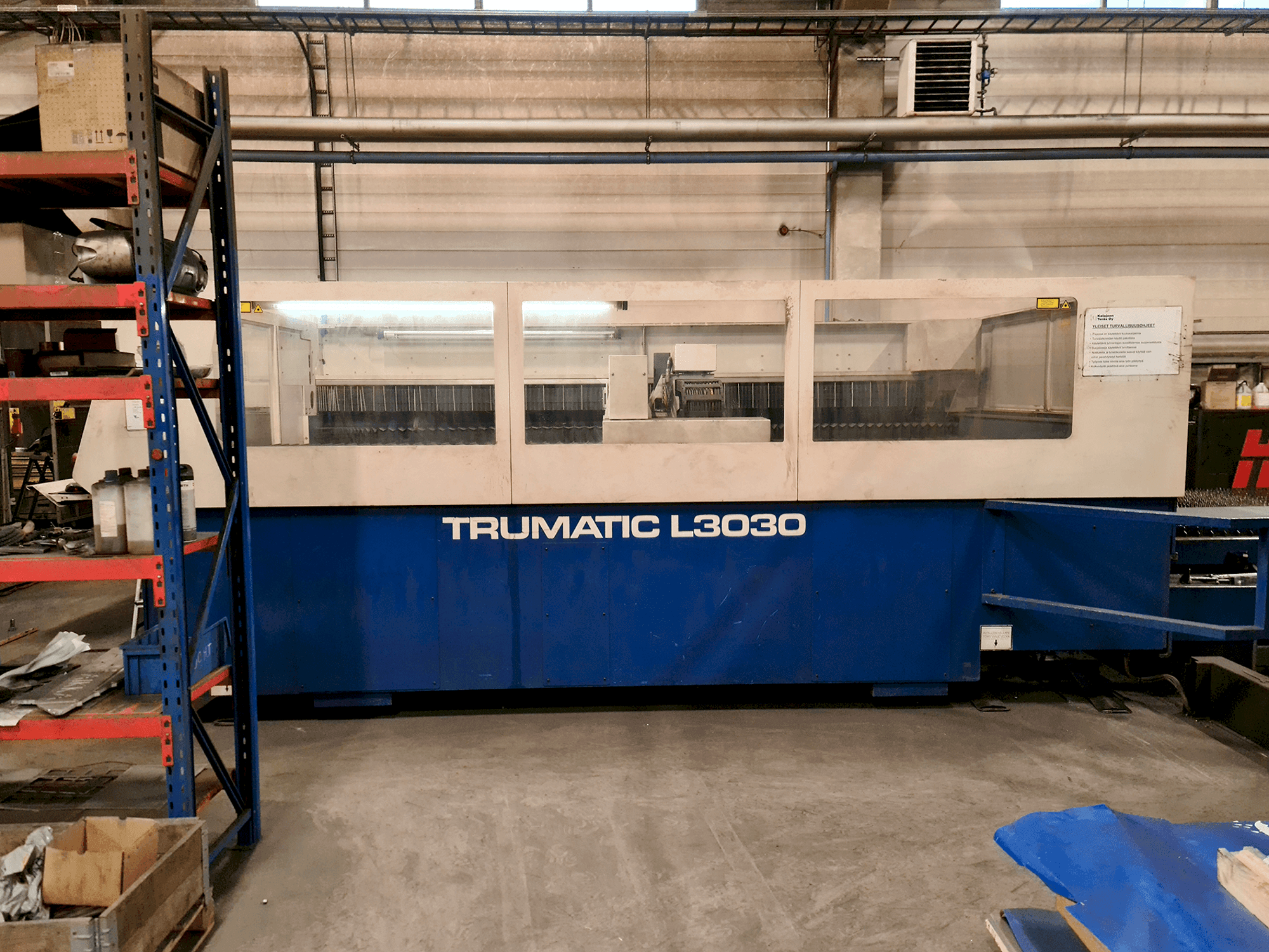 Vista frontale della macchina Trumpf Trumatic L3030 4kW
