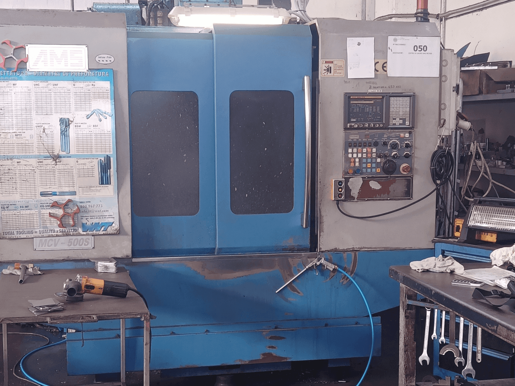 Vista frontale della macchina MORI SEIKI MCV 500