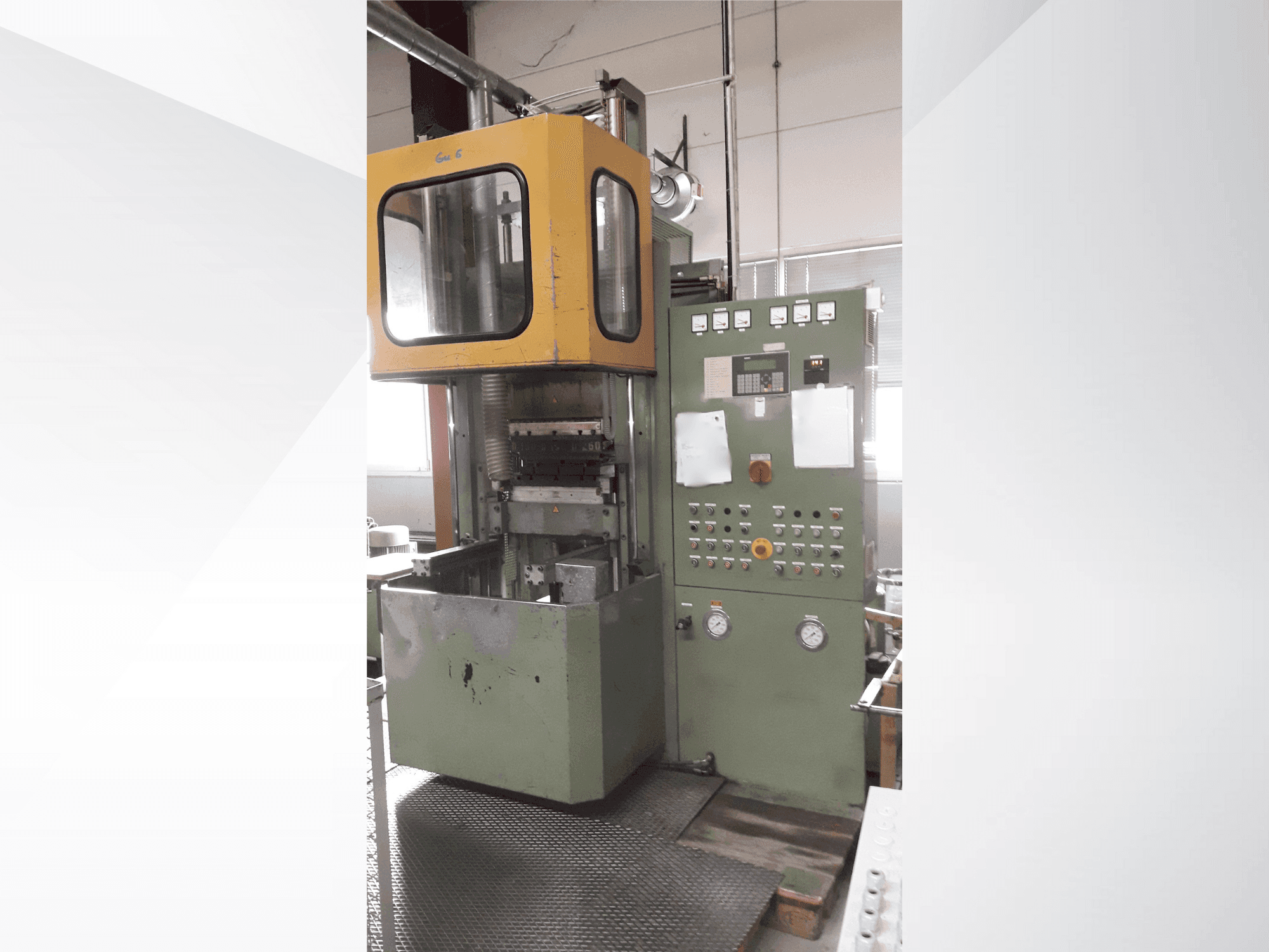 Vista frontale della macchina WICKERT WKP 2560/5/5