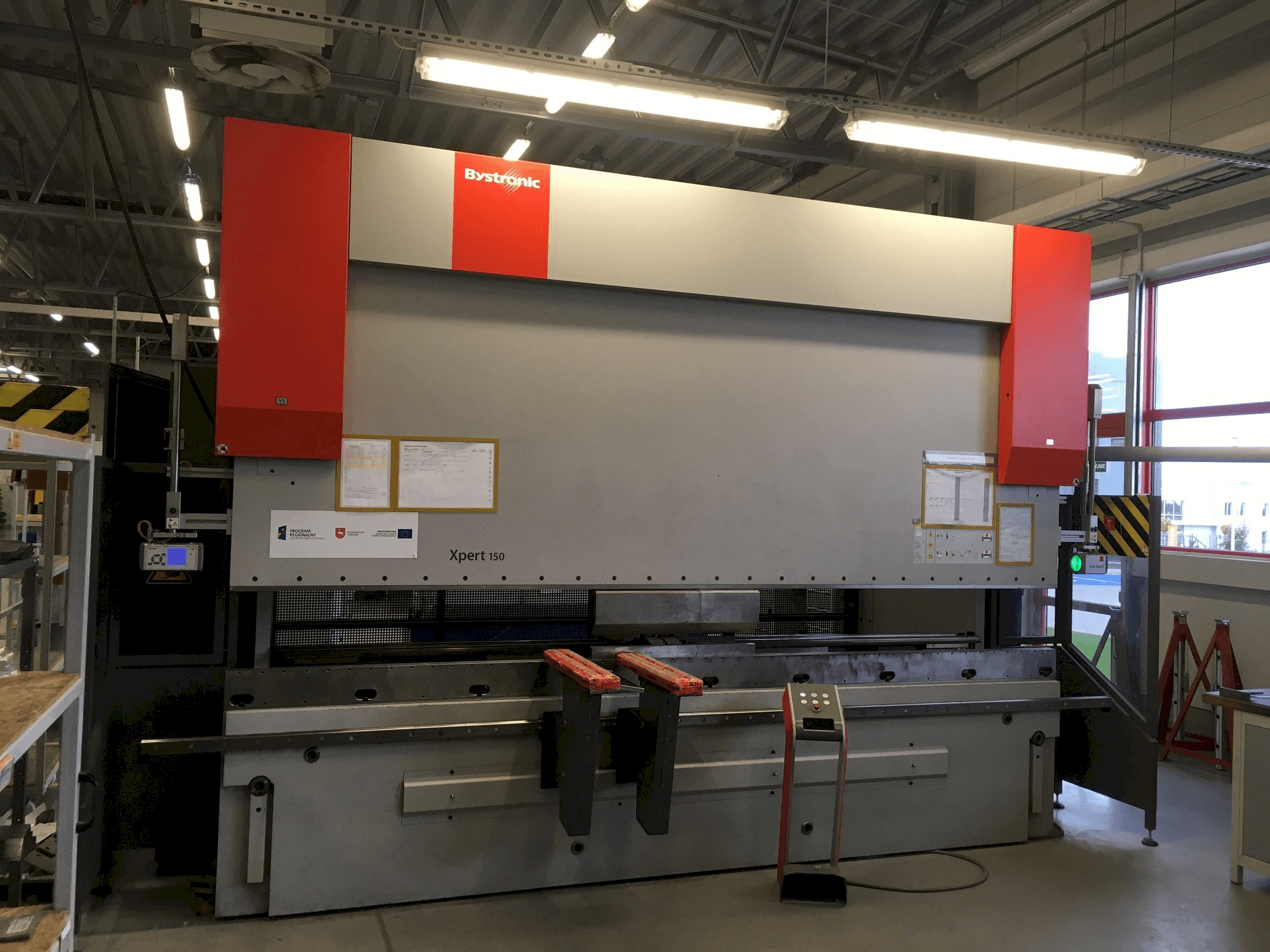 Vista frontale della macchina Bystronic Xpert 150/4100