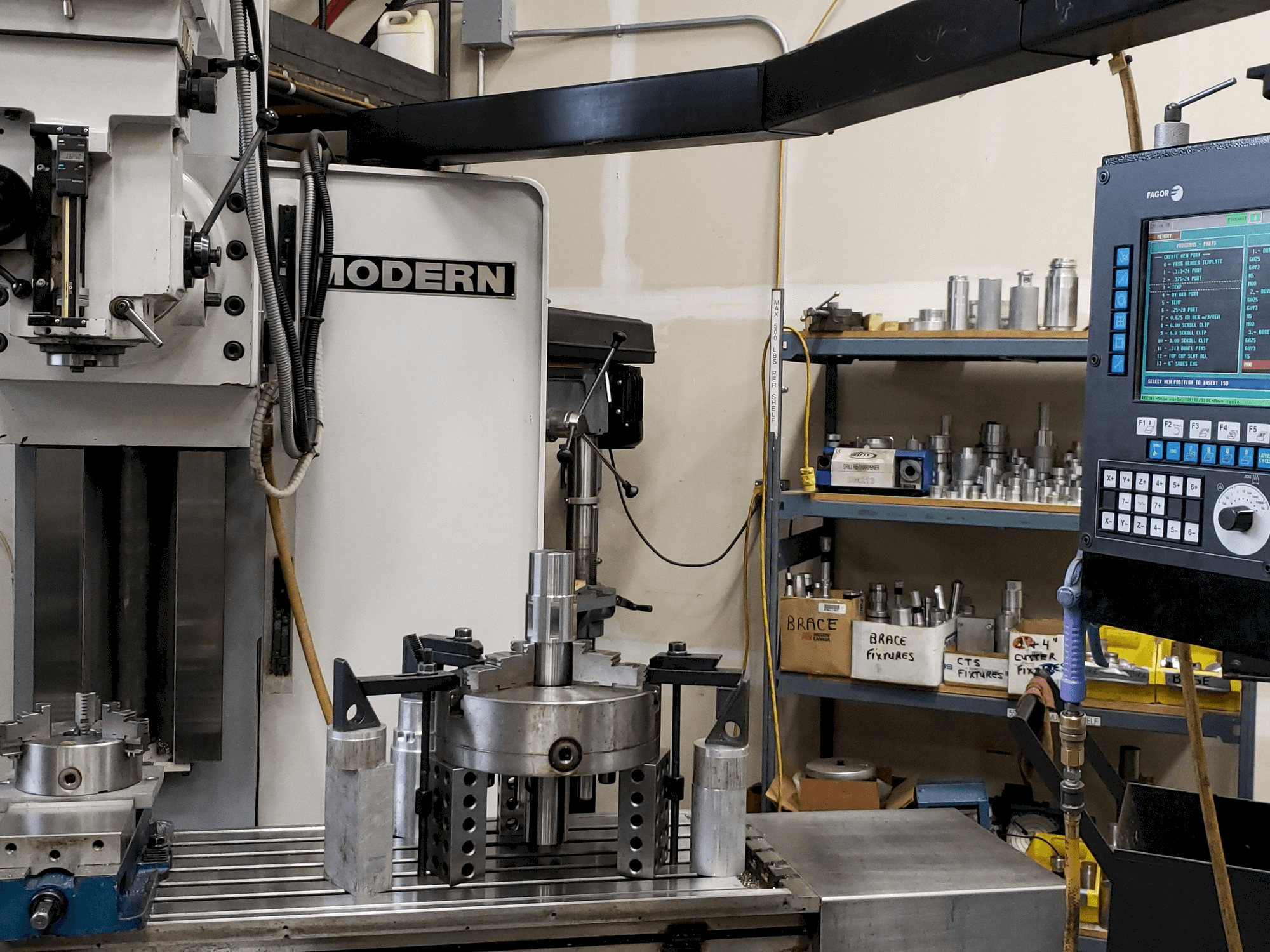 Vista frontale della macchina Modern MB 20