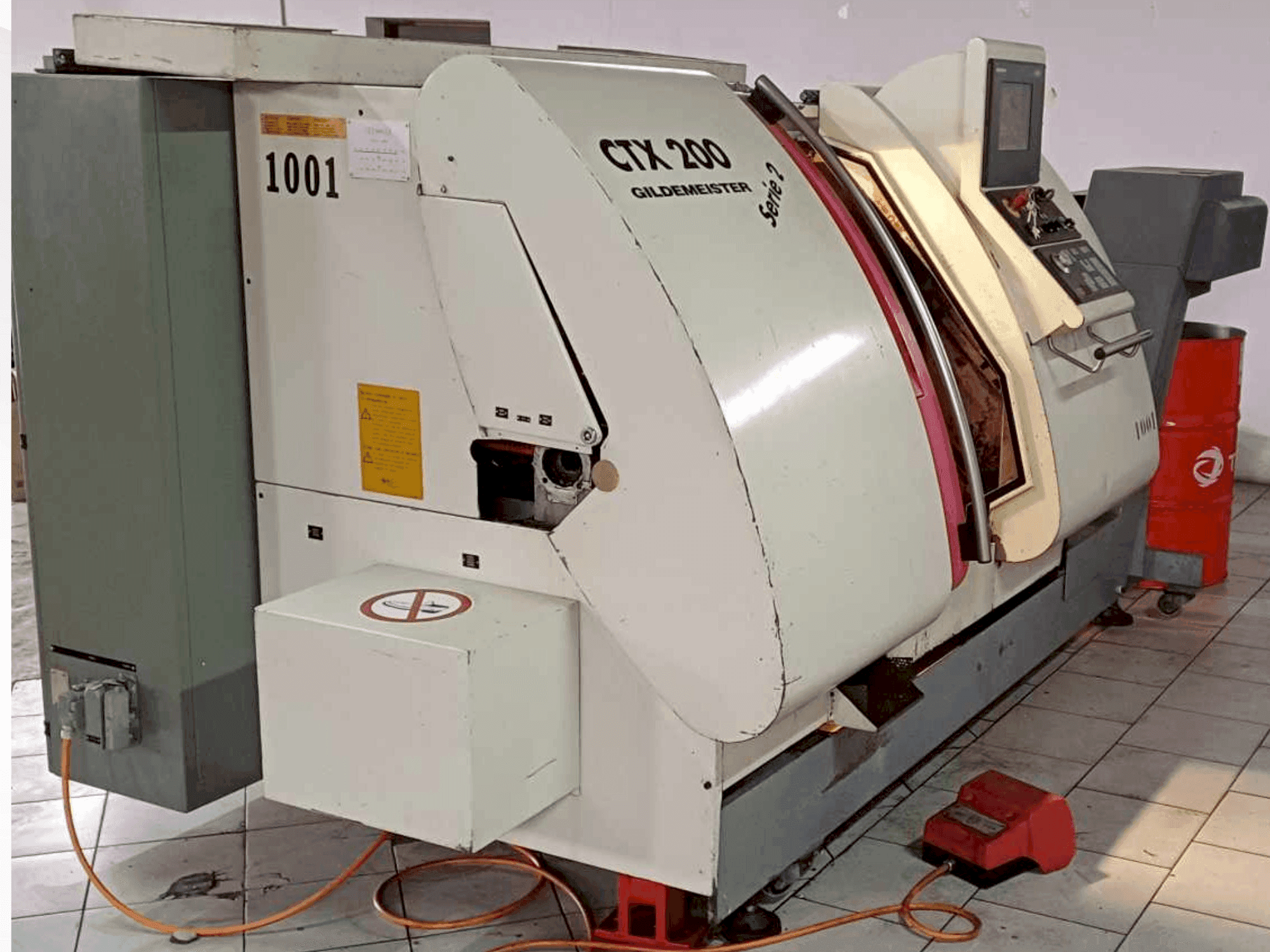 Vista frontale della macchina Gildemeister CTX 200 S2