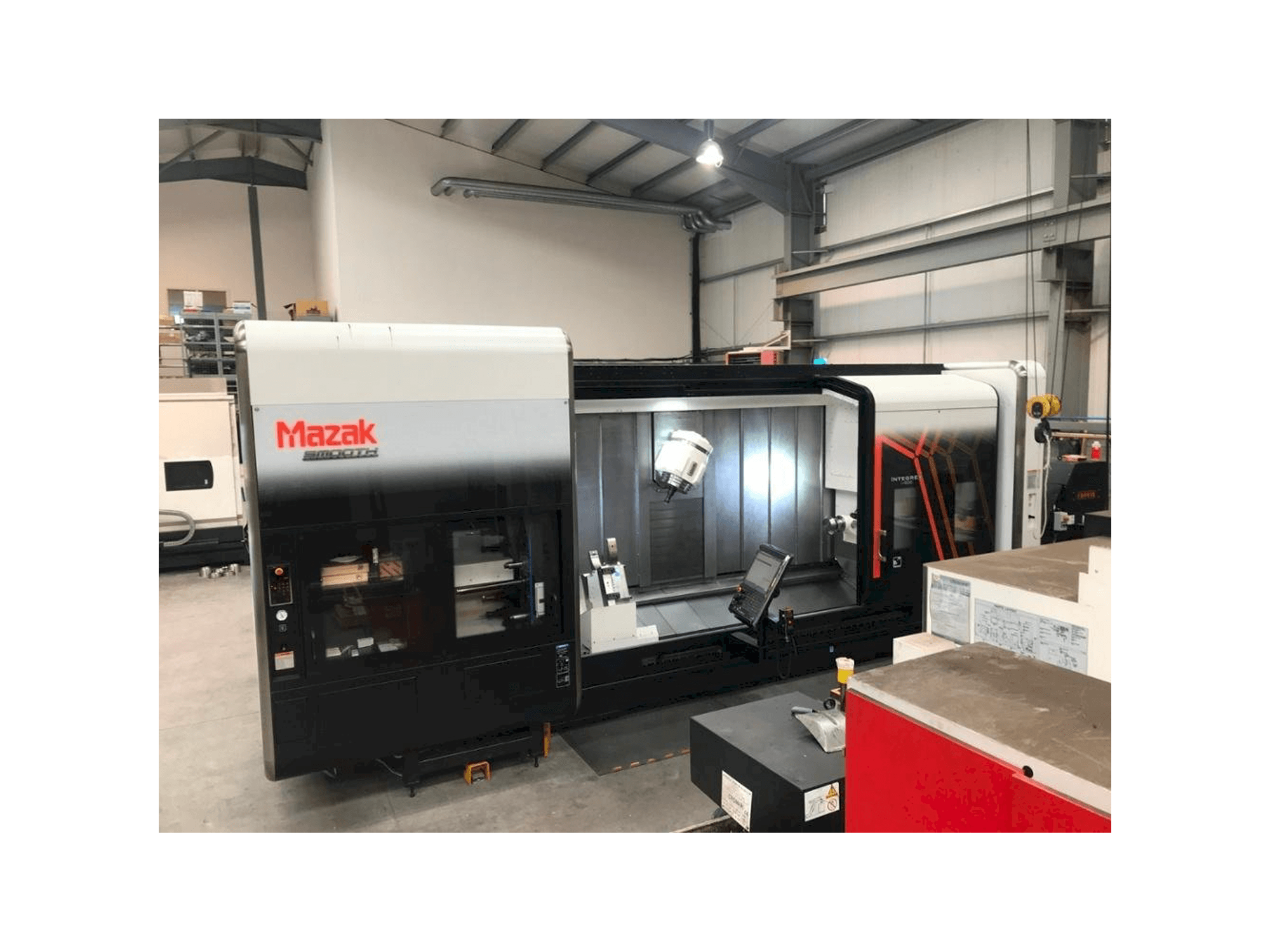 Vista frontale della macchina Mazak INTEGREX i-500