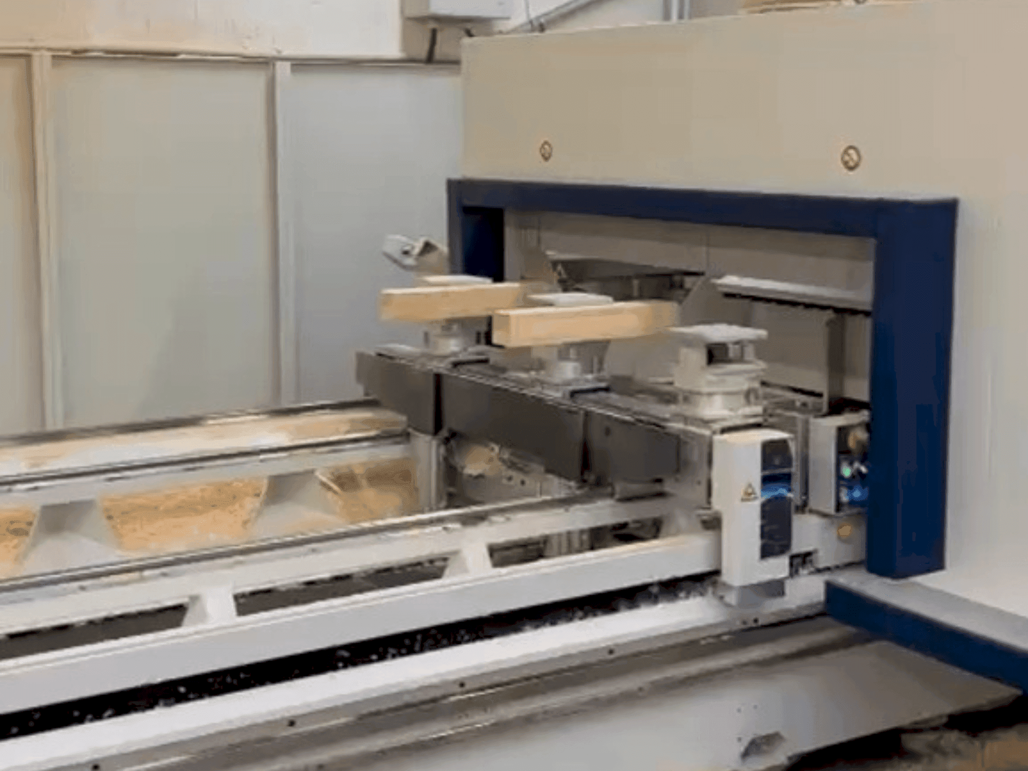 Vista frontale della macchina SCM Accord 500