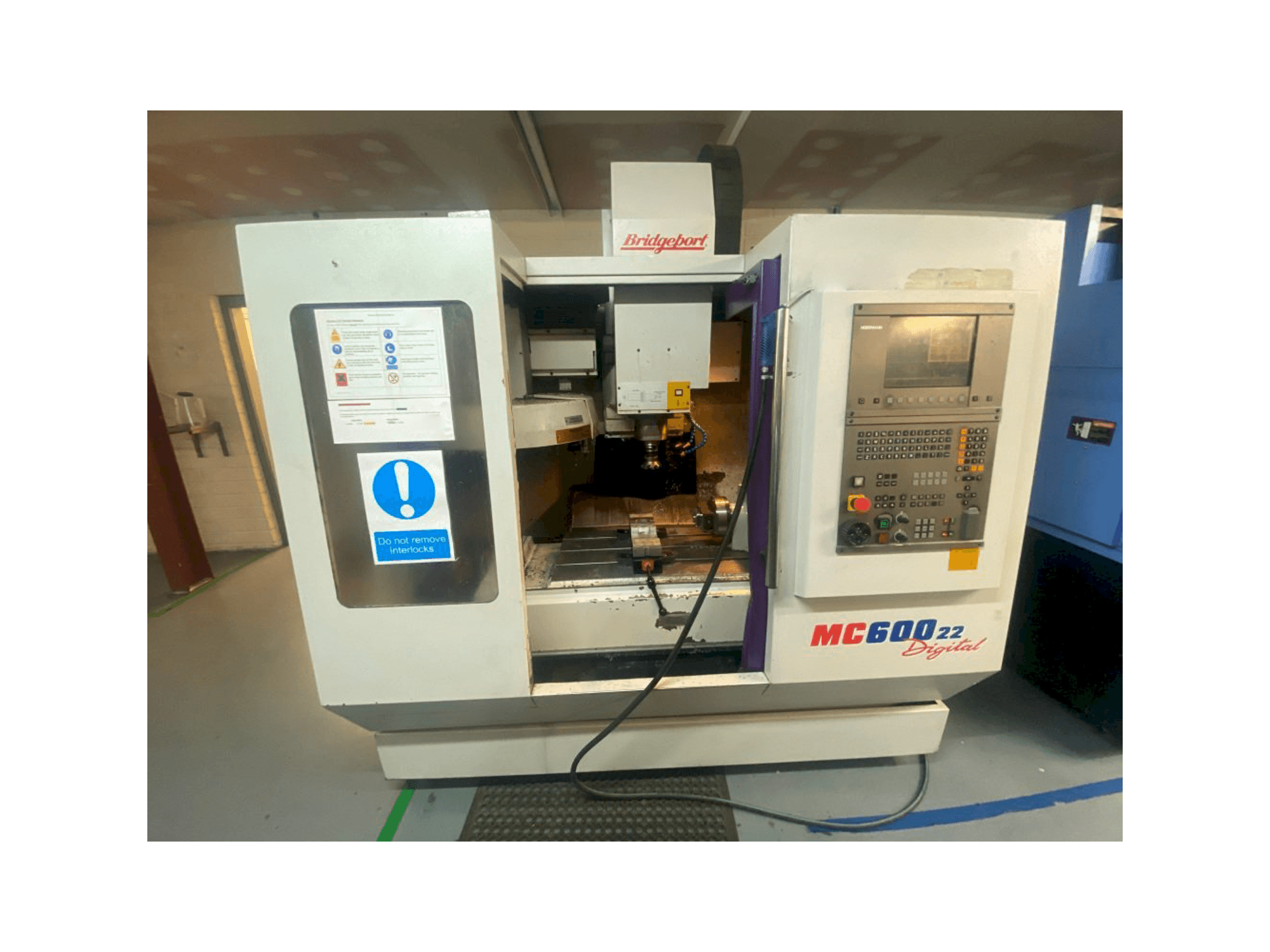 Vista frontale della macchina Bridgeport VMC 600