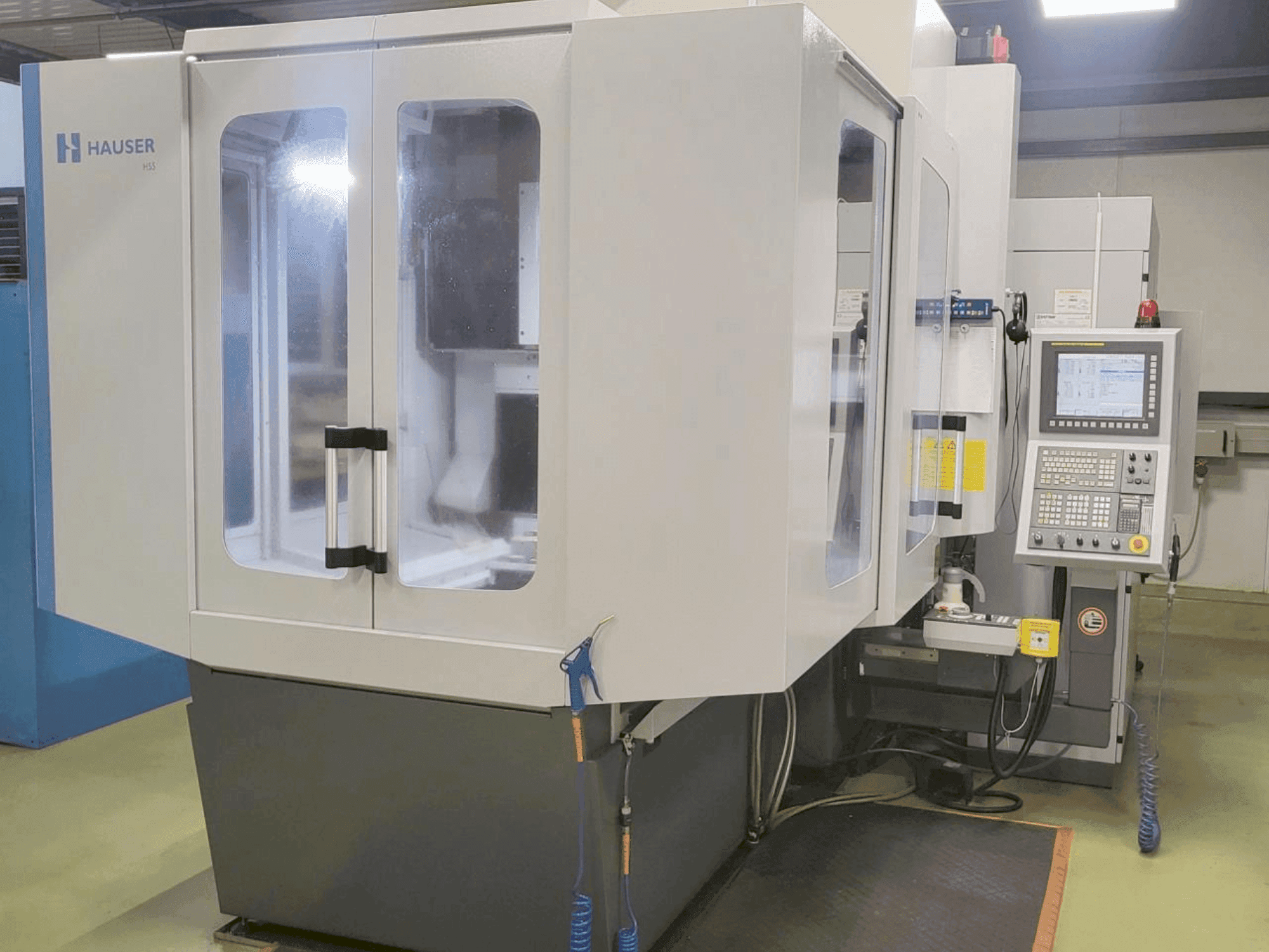 Vista frontale della macchina HAUSER KELLENBERGER H55-400