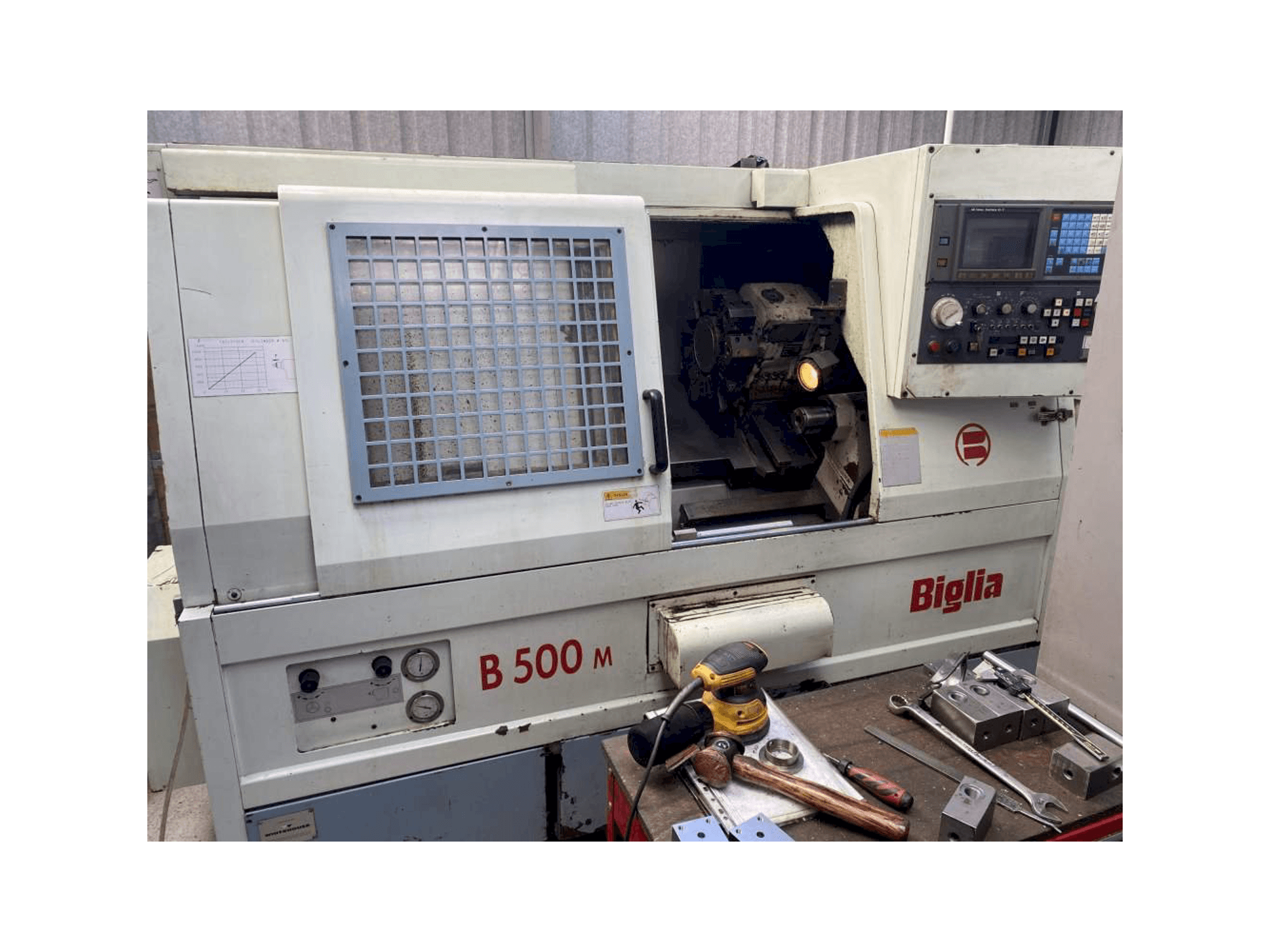 Vista frontale della macchina Biglia B 500 M