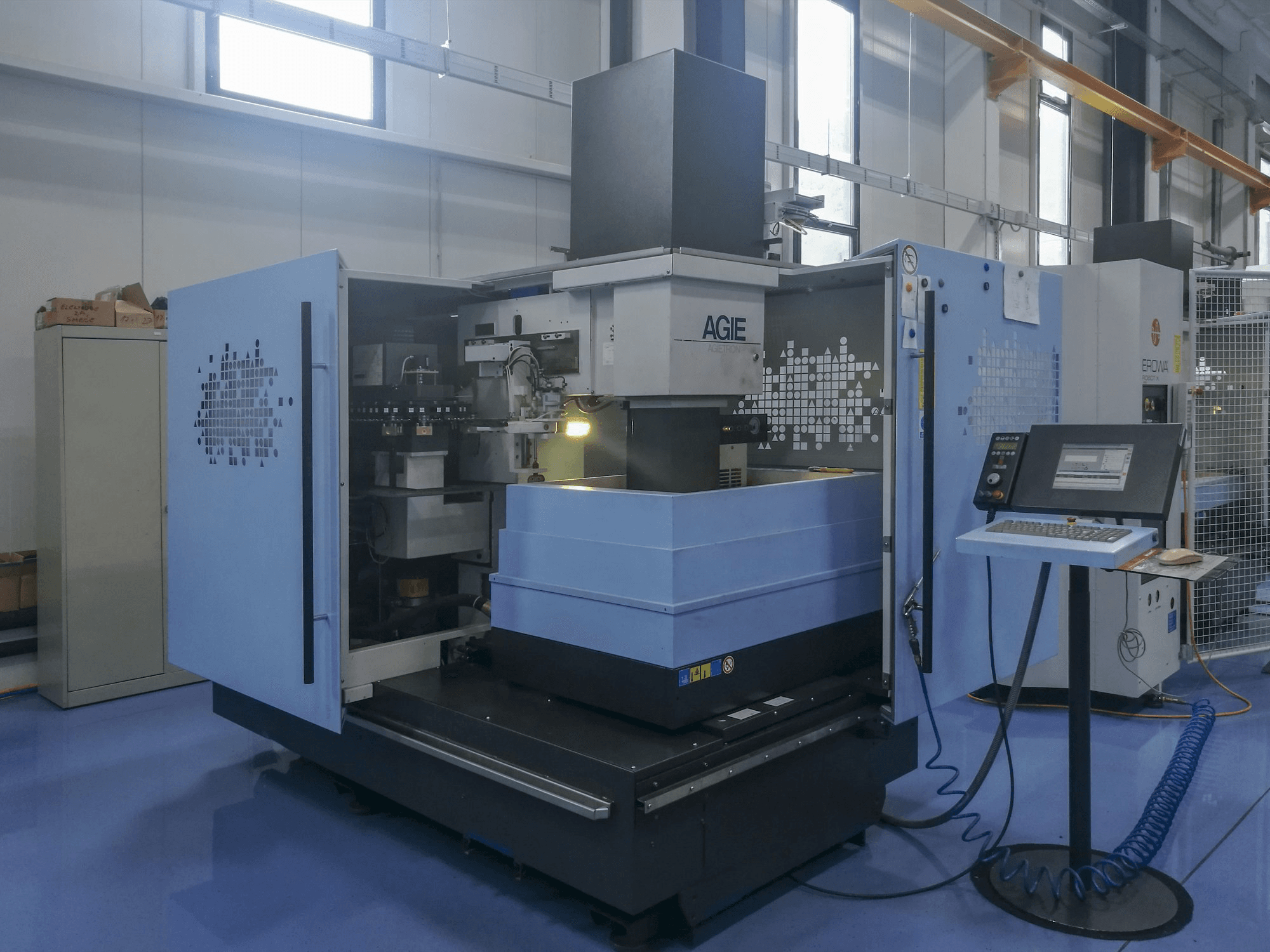 Vista frontale 1 della macchina AGIE AGIETRON INNOVATION 2