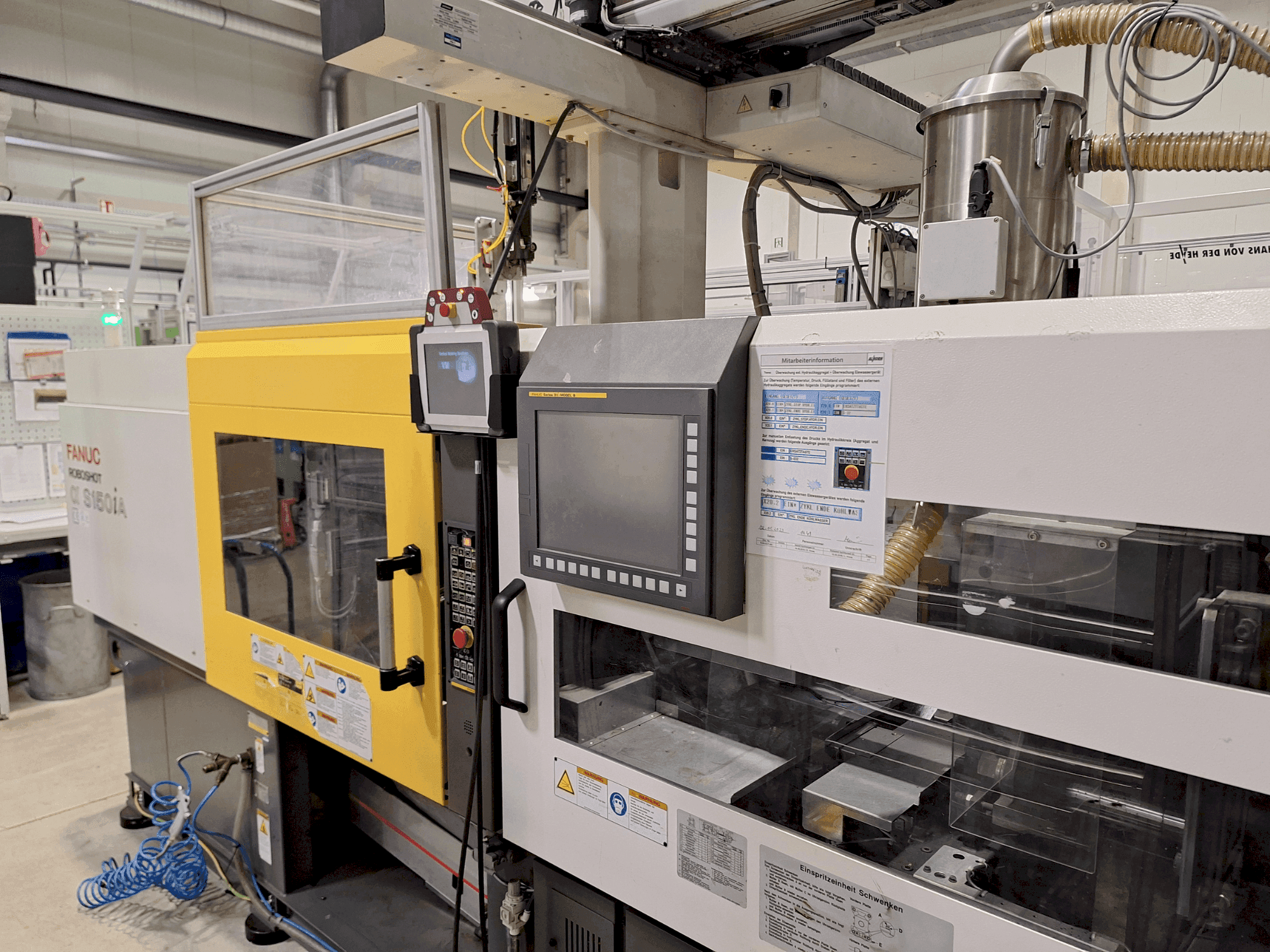 Vista frontale della macchina FANUC Roboshot S150iA