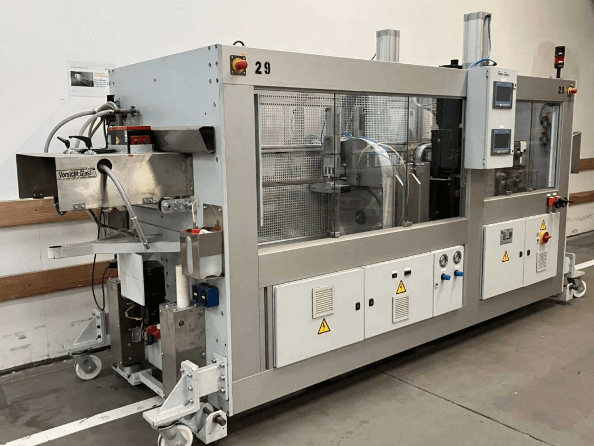 Sega circolare per metalli STEIN BAK10-D, vista laterale, con pannello di controllo, etichette di sicurezza e coperture trasparenti per garantire la visibilità.