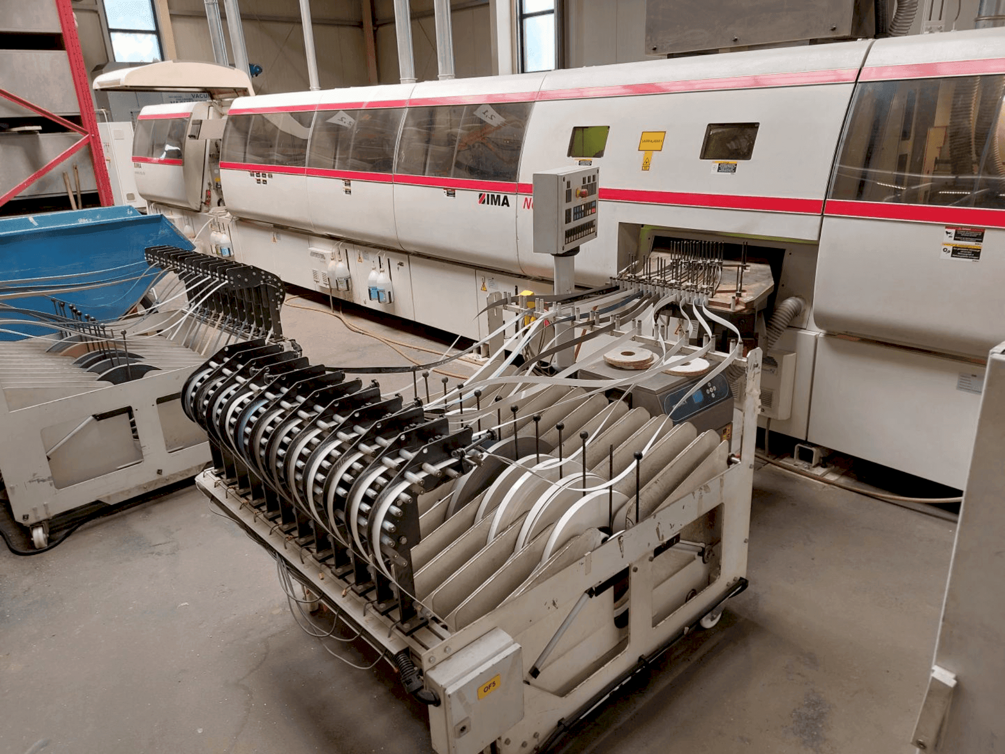 Vista frontale della macchina IMA Novimat Systems/I/G80/1000