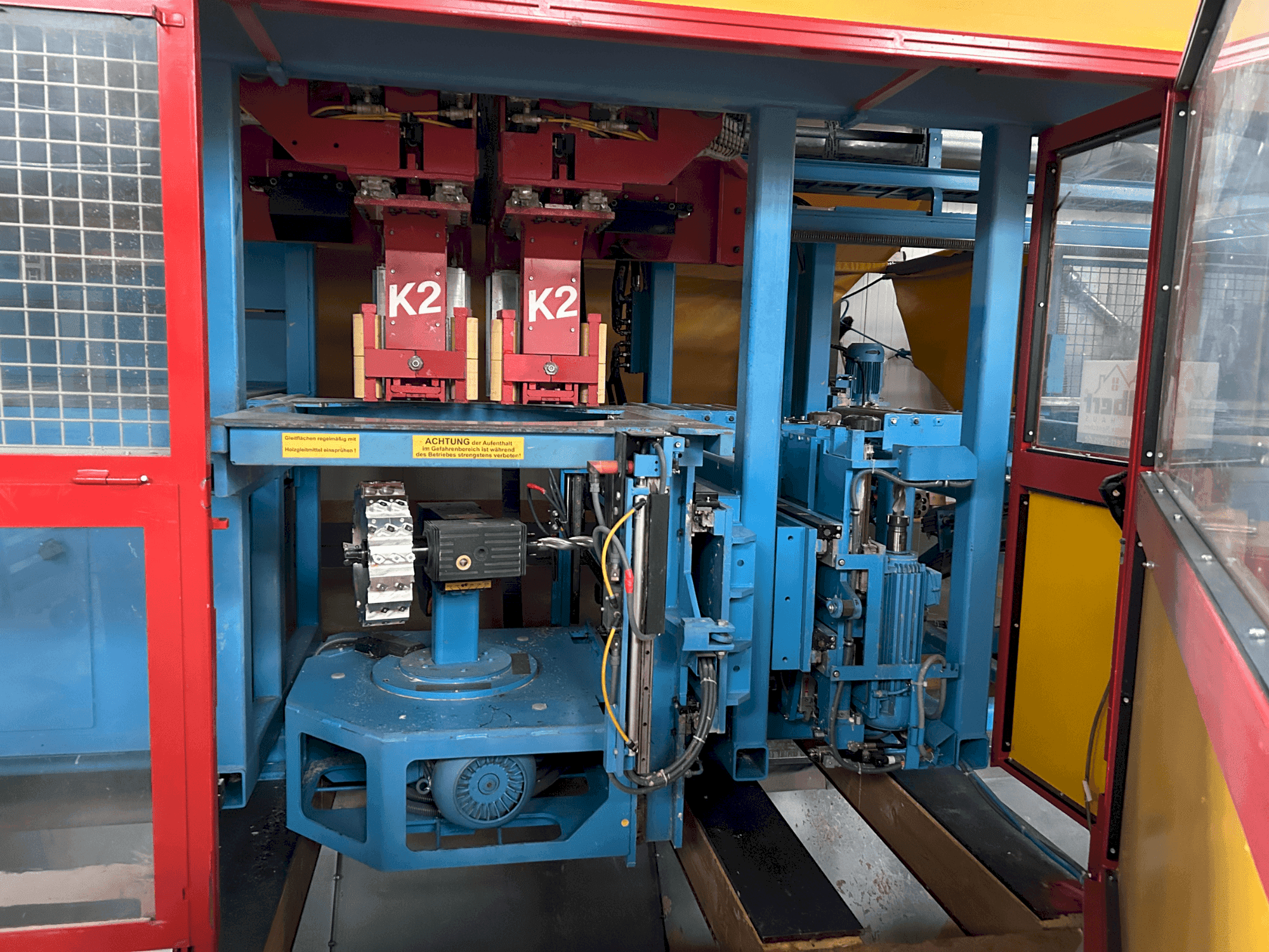 Vista frontale della macchina HUNDEGGER K2-5-450