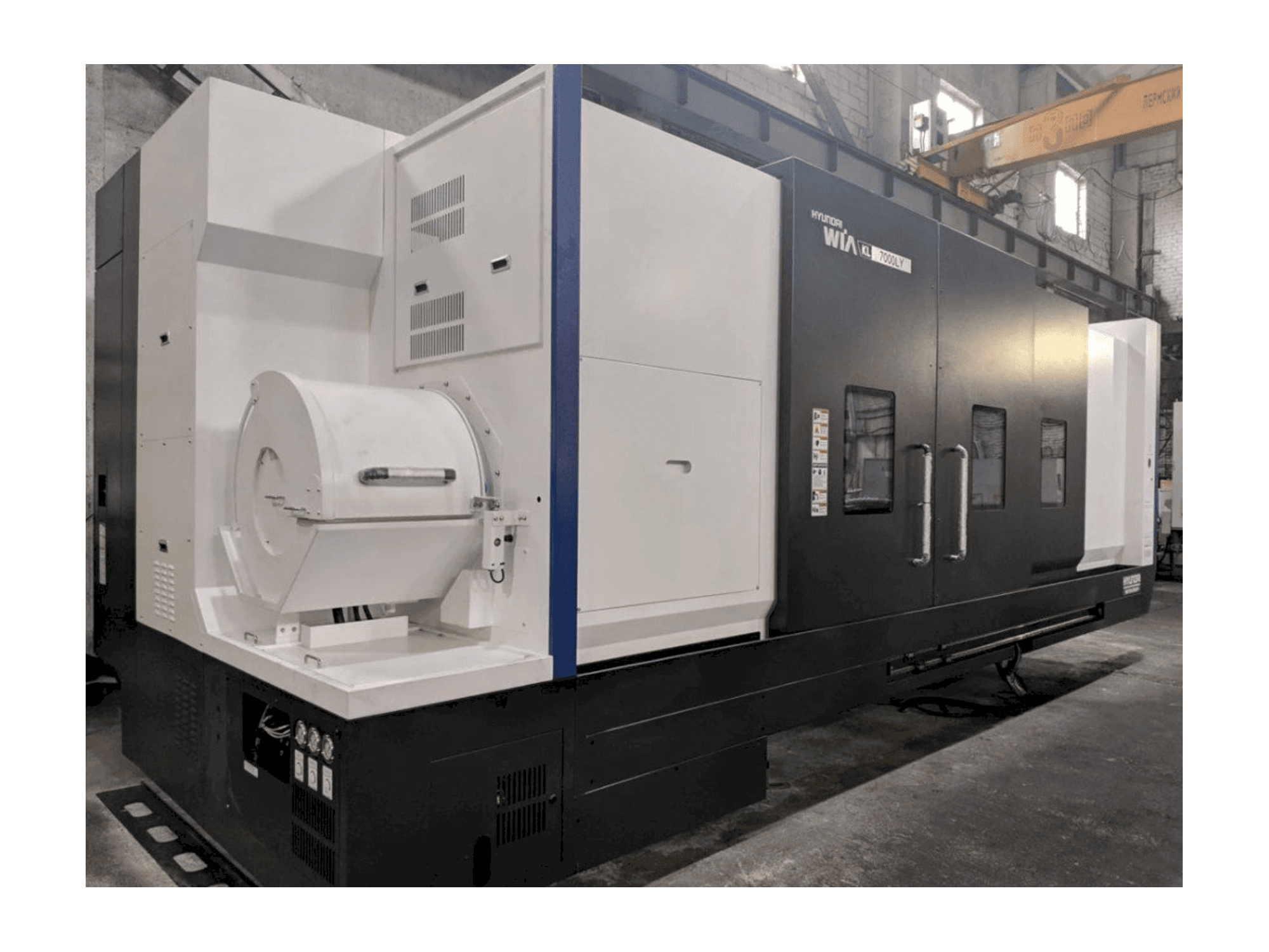 Vista frontale della macchina Hyundai Wia KL 7000 LY