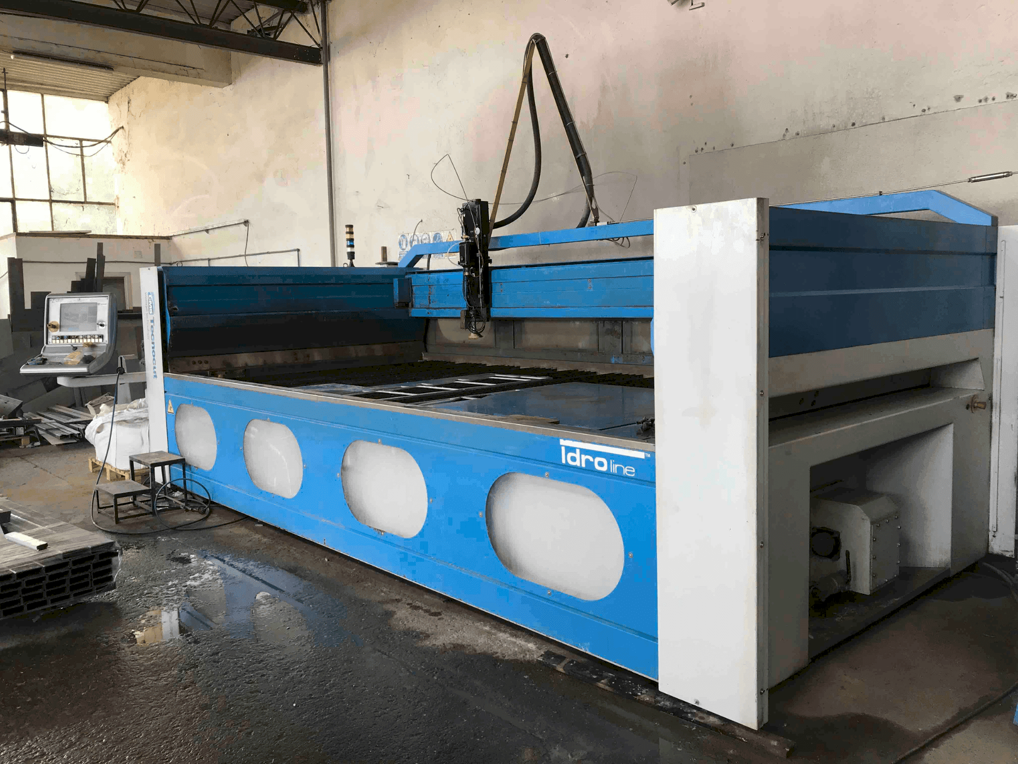 Vista frontale della macchina CMS tecnocut JP 60hp