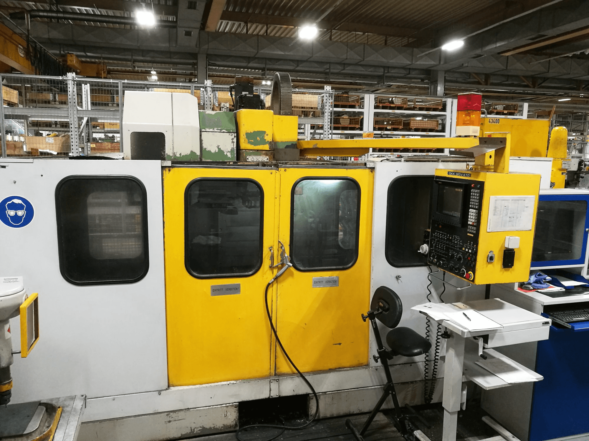 Vista frontale 1 della macchina OKK MCV-410