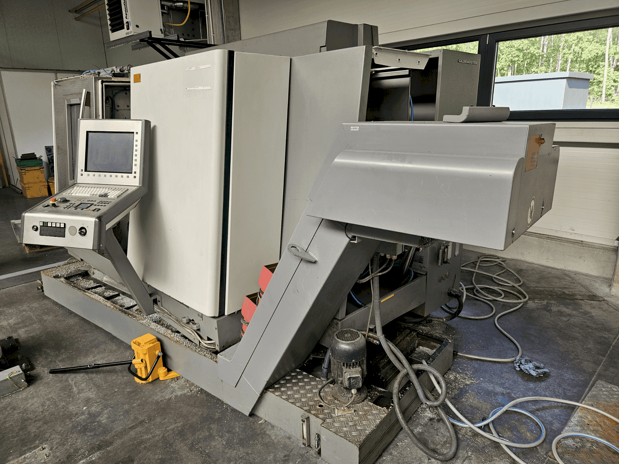 Vista frontale della macchina Gildemeister CTX 420 Linear