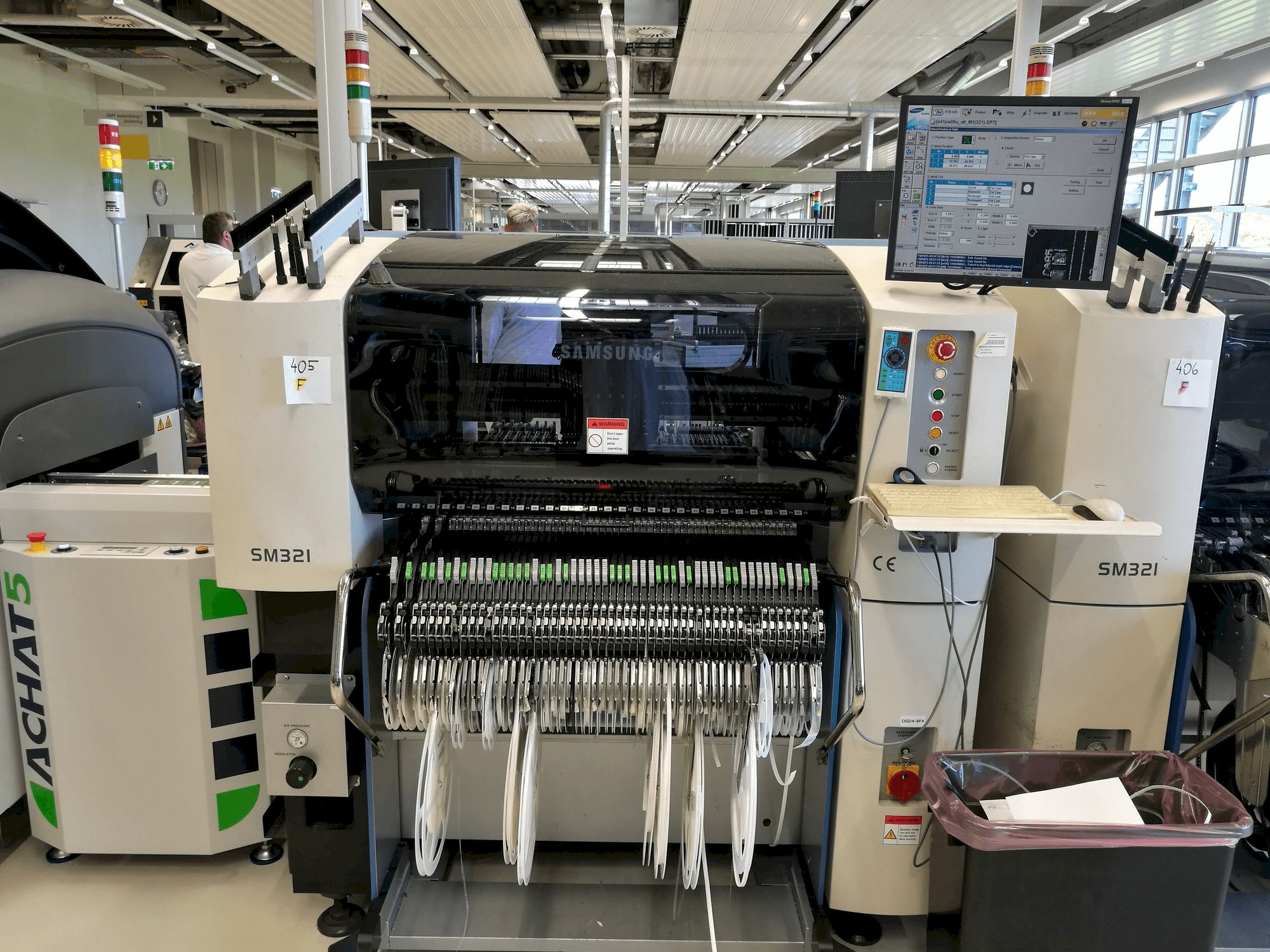 Vista frontale della macchina Samsung SM 321