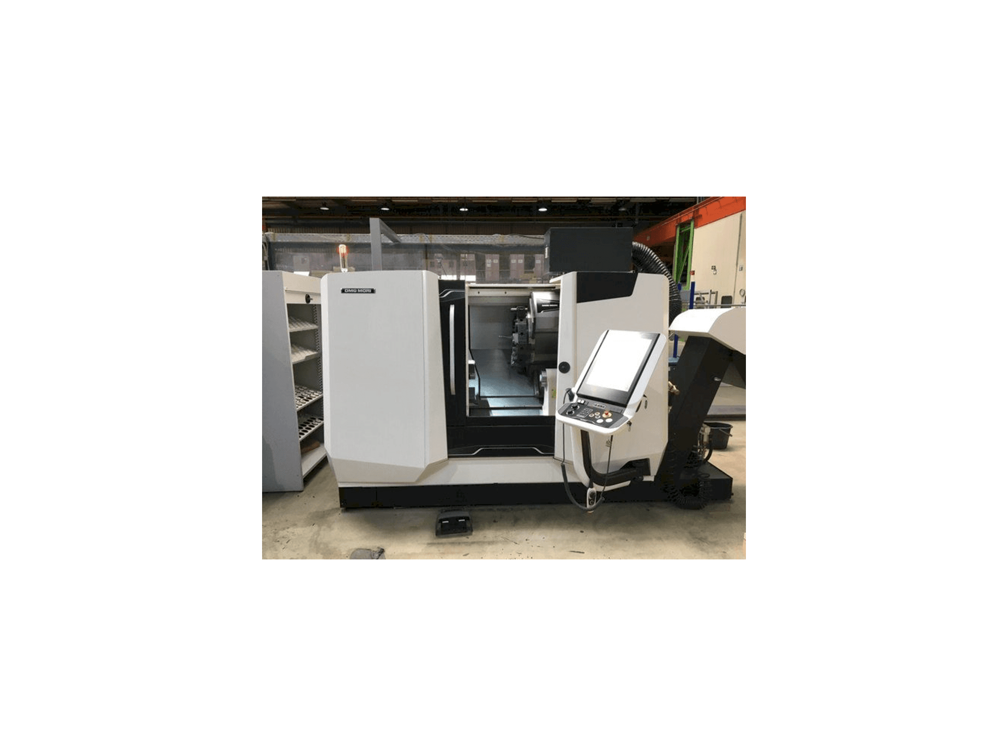 Vista frontale della macchina DMG MORI CLX 450