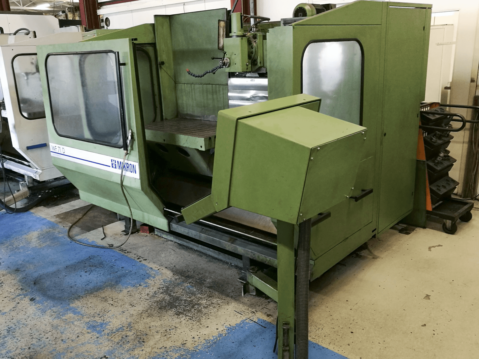 Vista lato destro della macchina Mikron WF-71 D