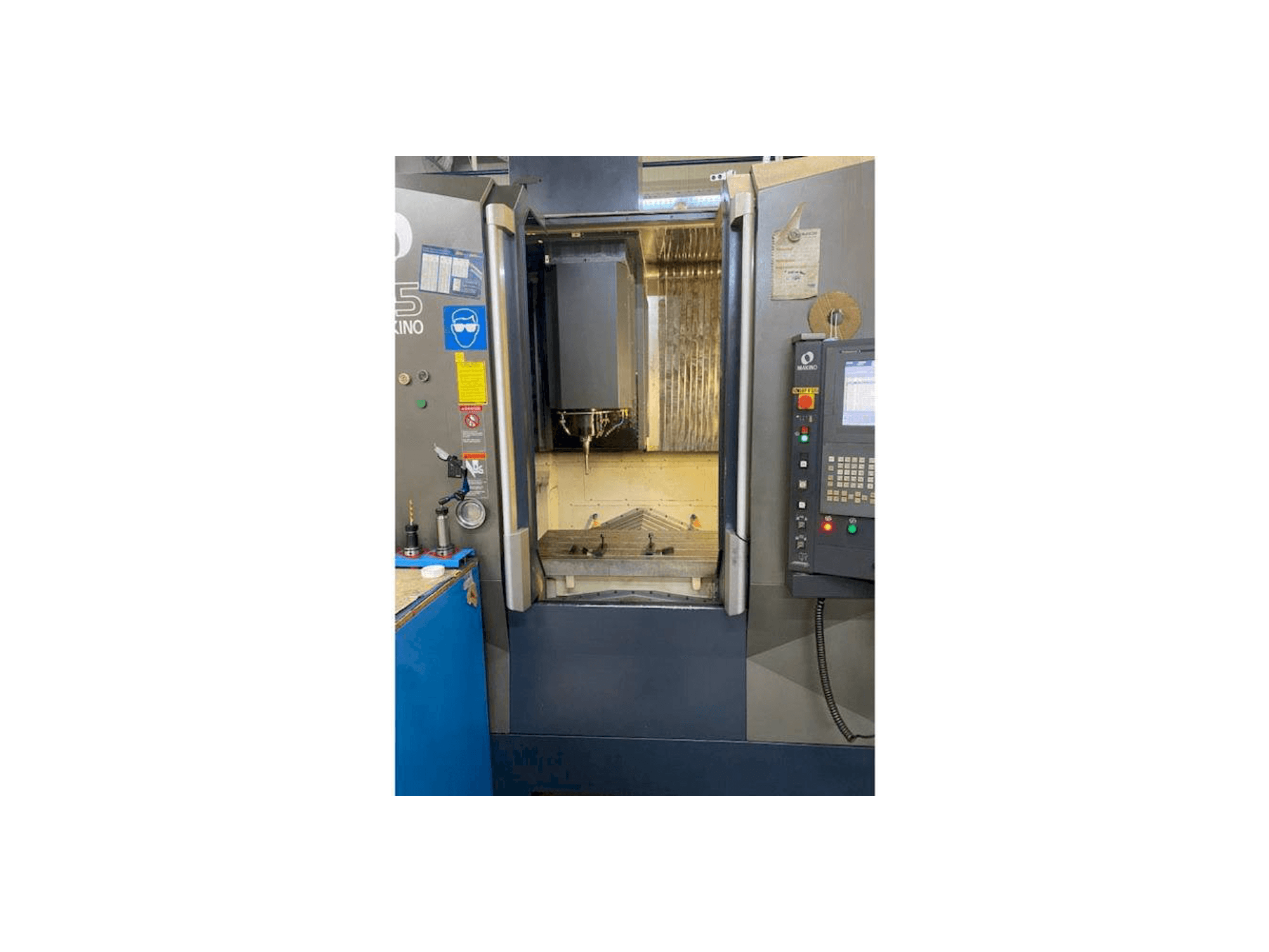 Vista frontale della macchina Makino F5