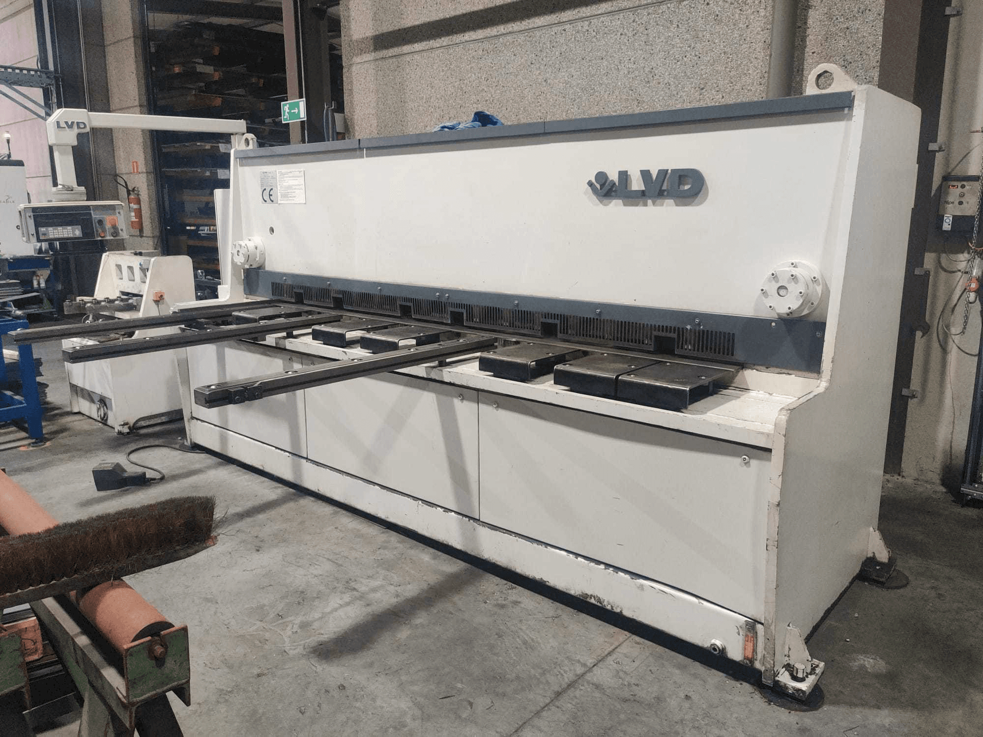 Vista frontale della macchina LVD HST-E 31/10