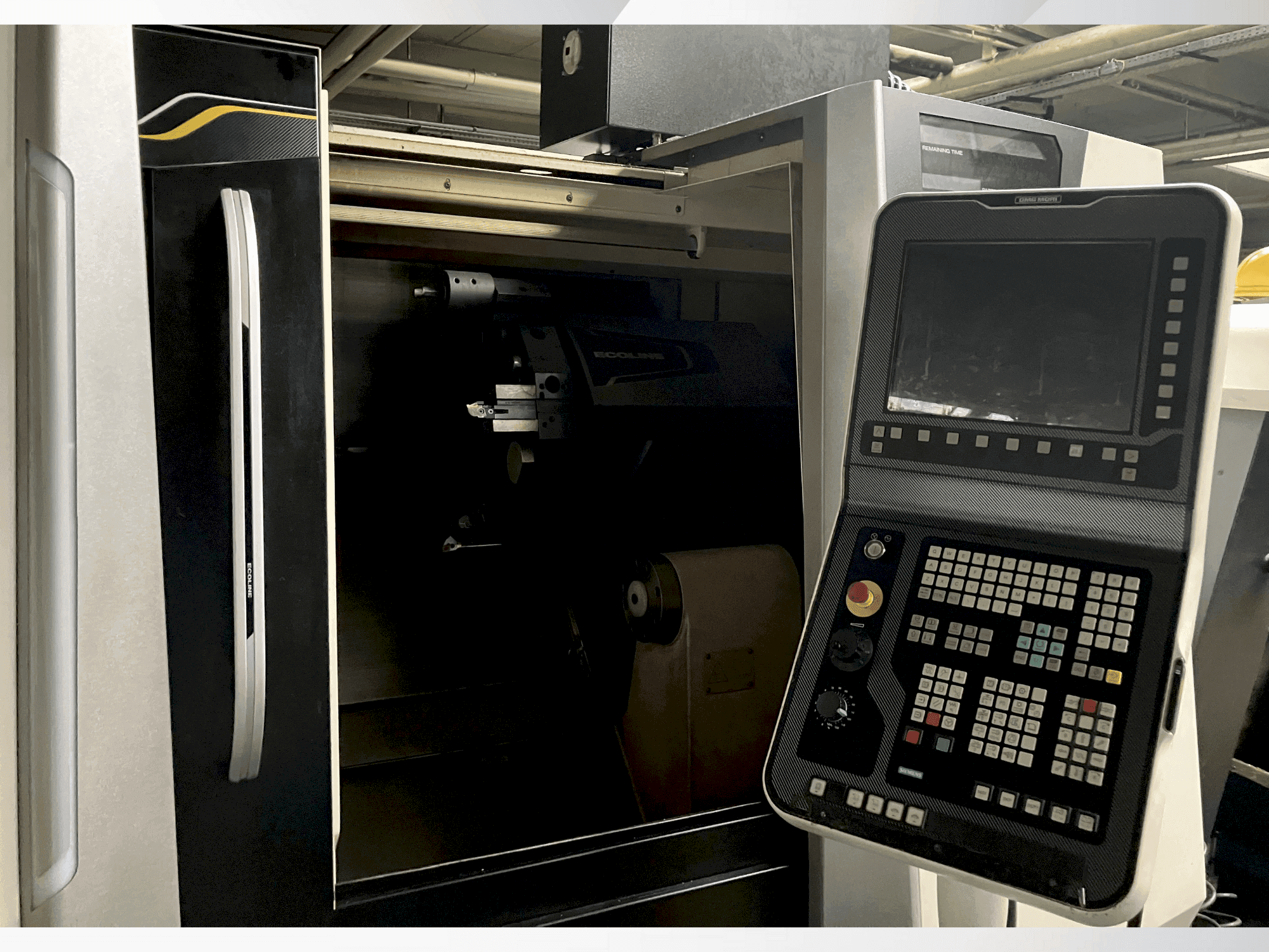 Vista frontale della macchina DMG MORI ecoTurn 450 V1