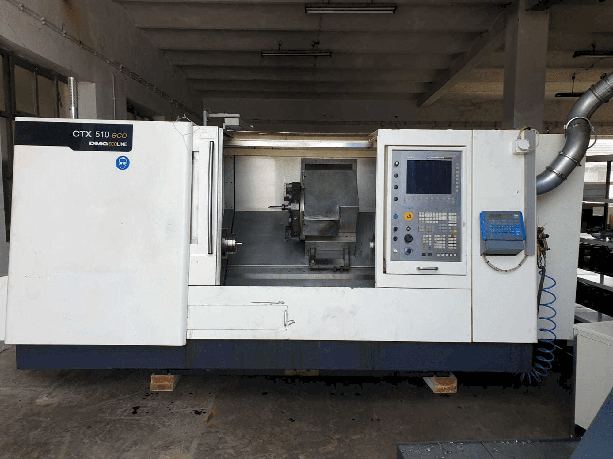 Vista frontale della macchina DMG MORI CTX510 eco V3