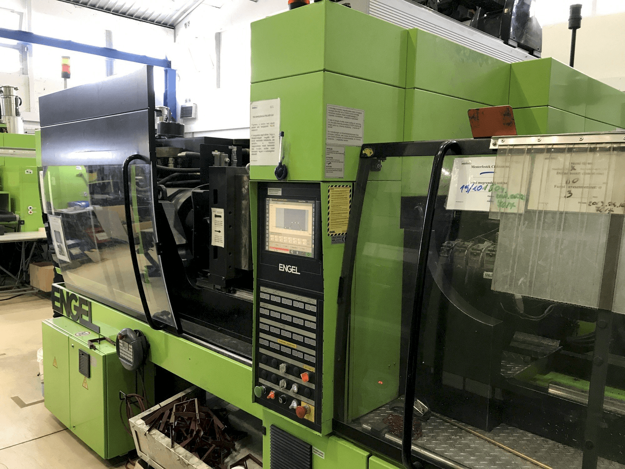 Vista frontale della macchina ENGEL VC 750/150 Plus