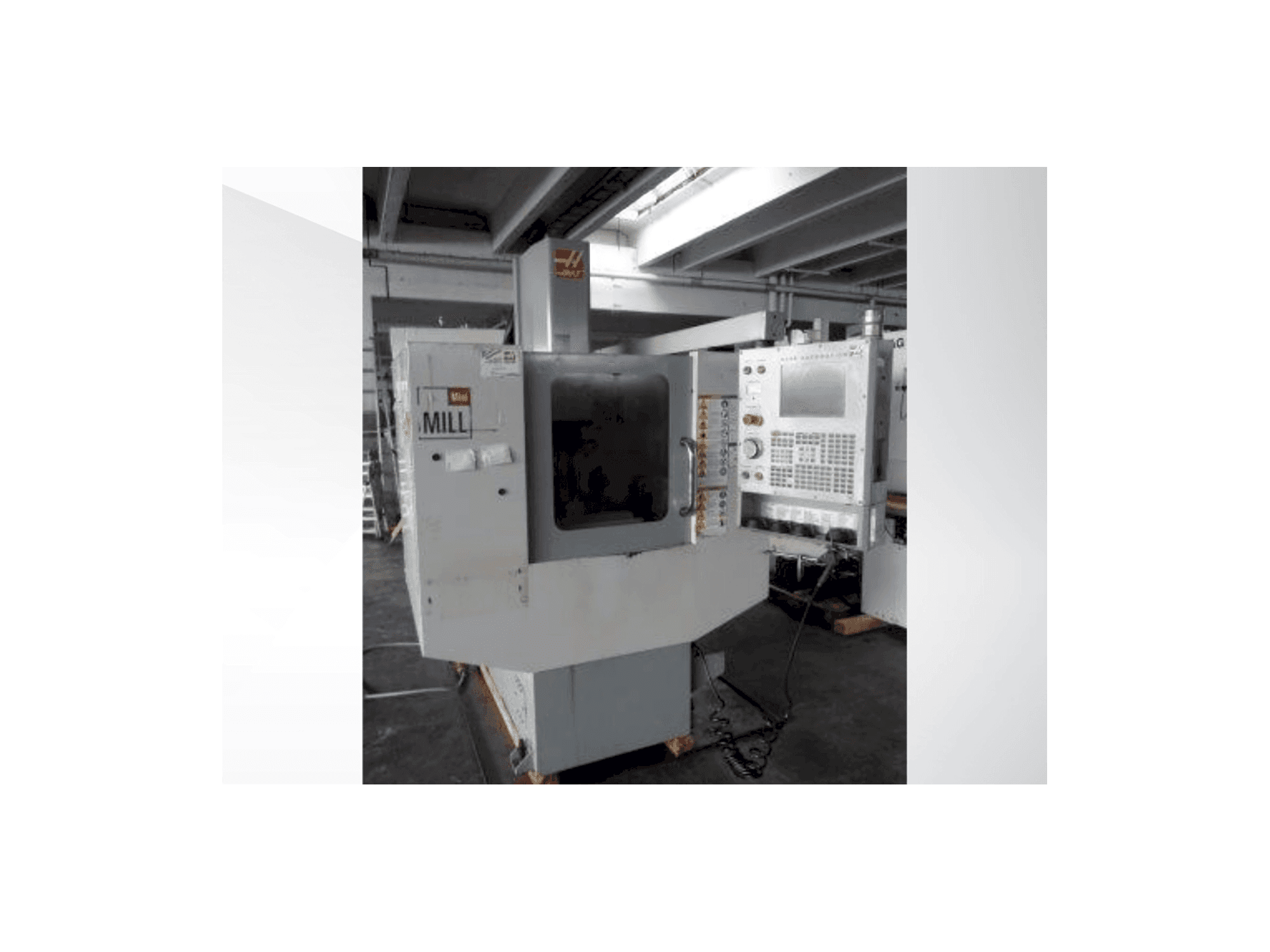 Vista frontale della macchina HAAS MiniMill