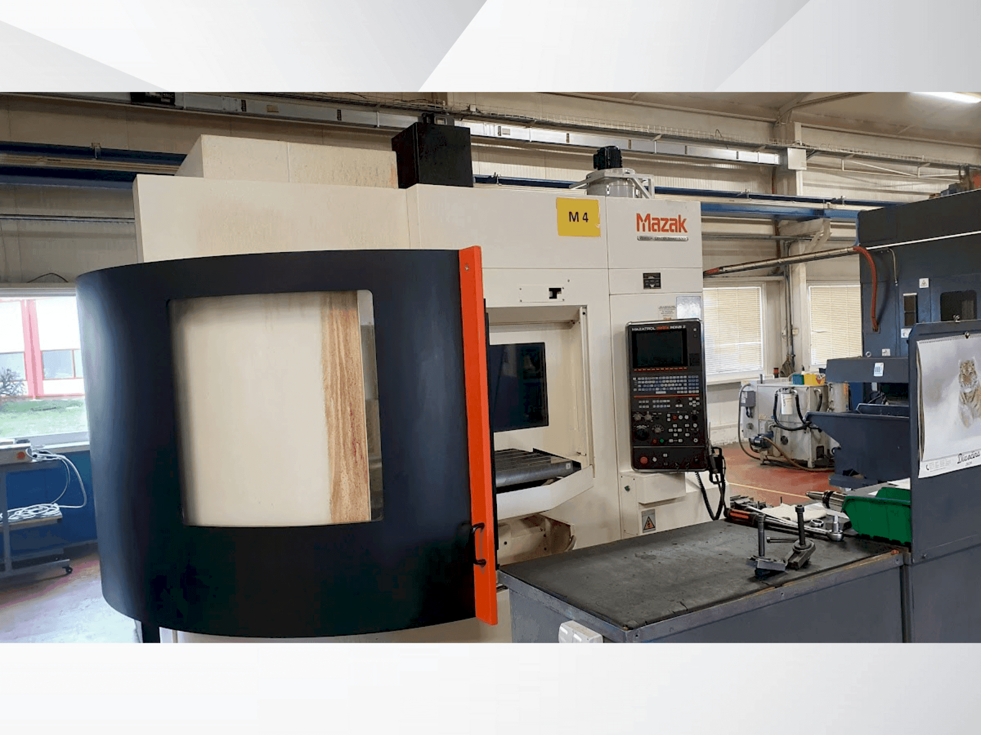 Vista laterale della macchina Mazak VCS 530C-2PC