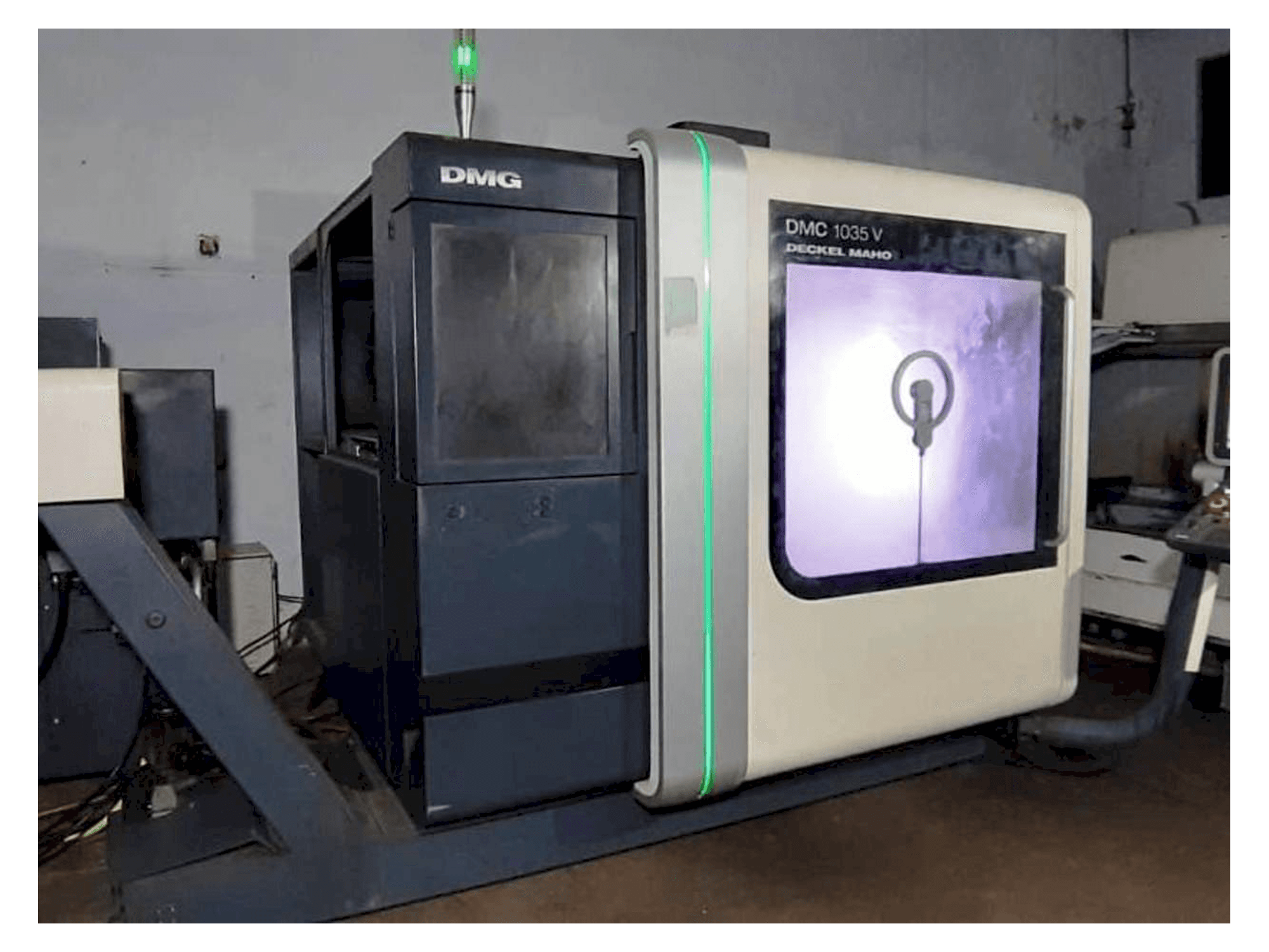 Vista frontale della macchina DMG DMC 1035 V