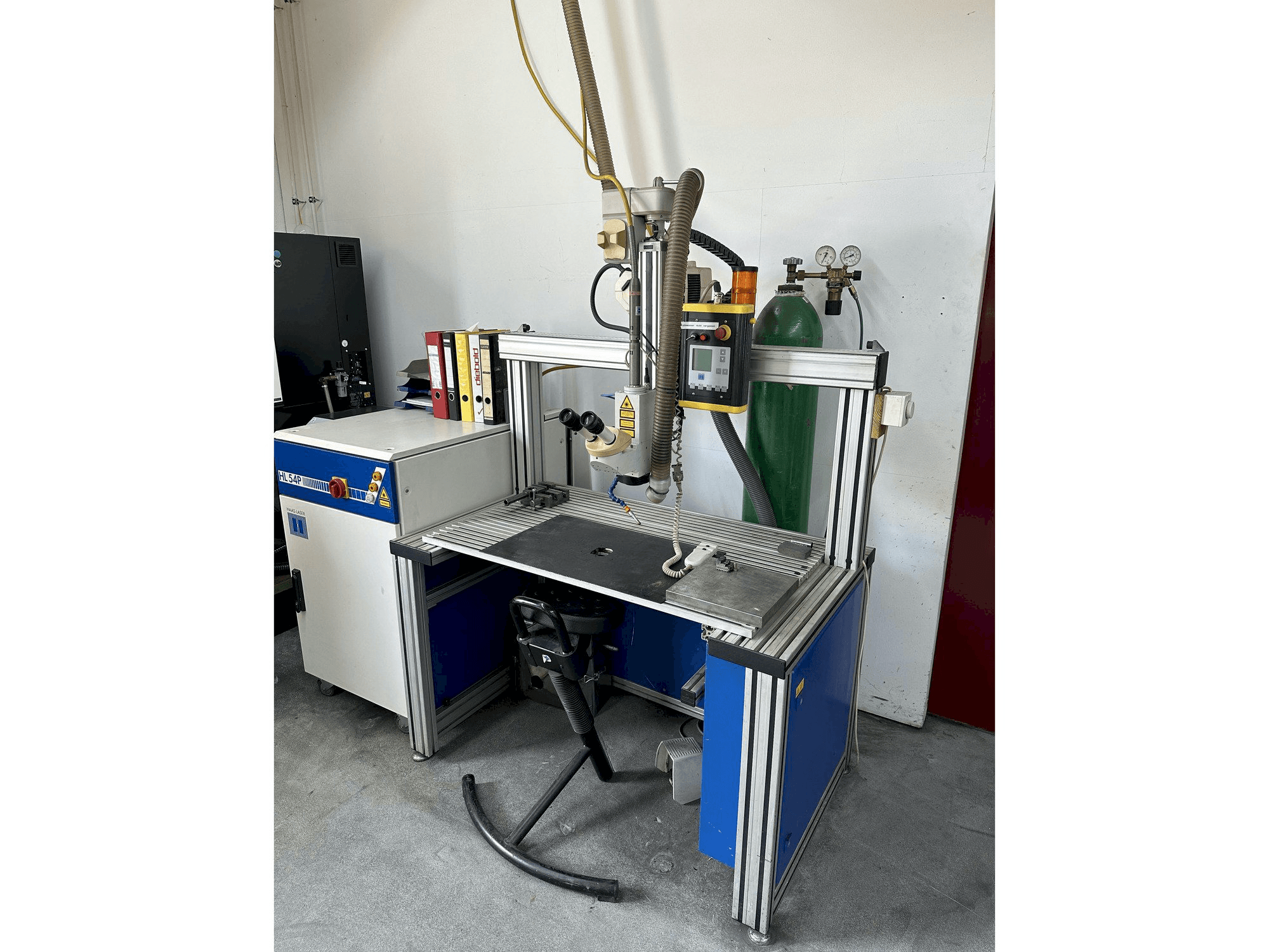 Vista frontale della macchina Haas-Laser HL 54P