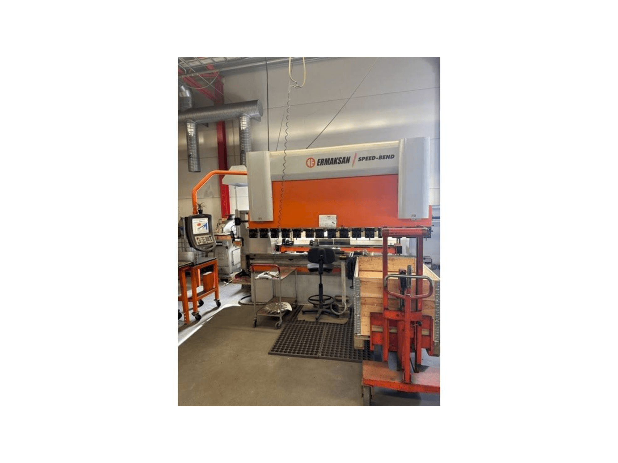 Vista frontale della macchina ERMAKSAN Speedbend 3135