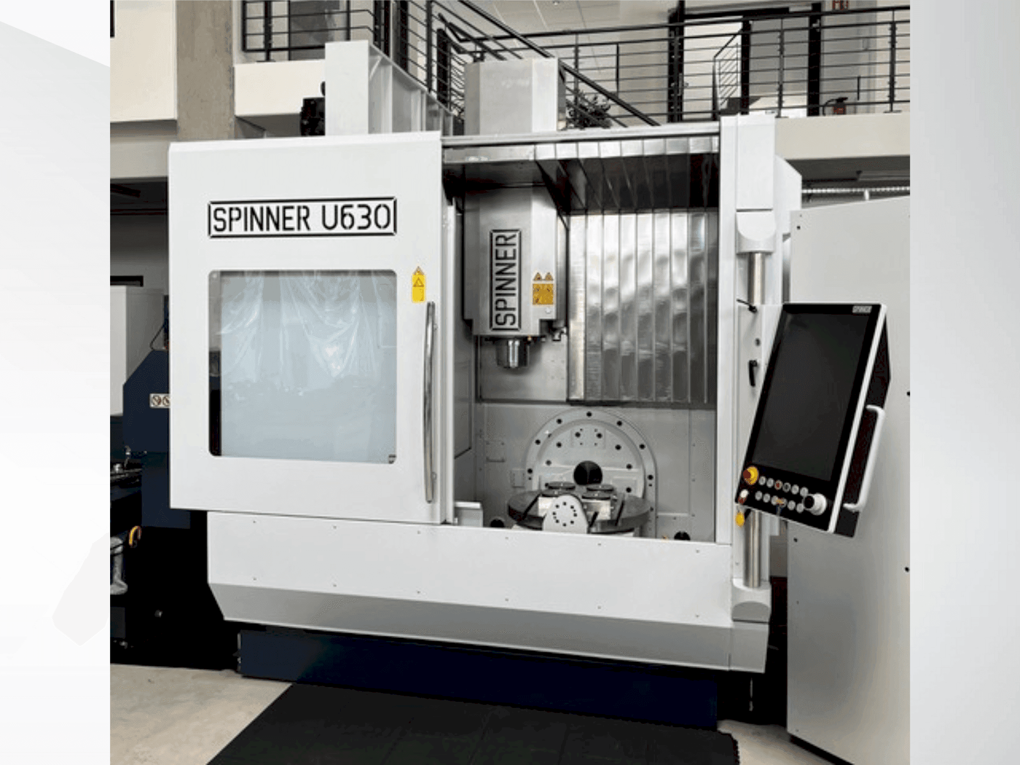 Vista frontale della macchina SPINNER U5-630- 54T