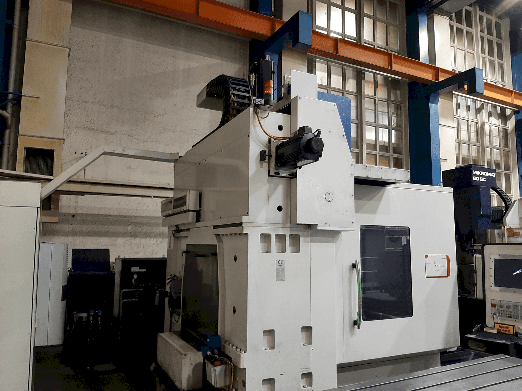 Vista frontale della macchina MIKROMAT 8V