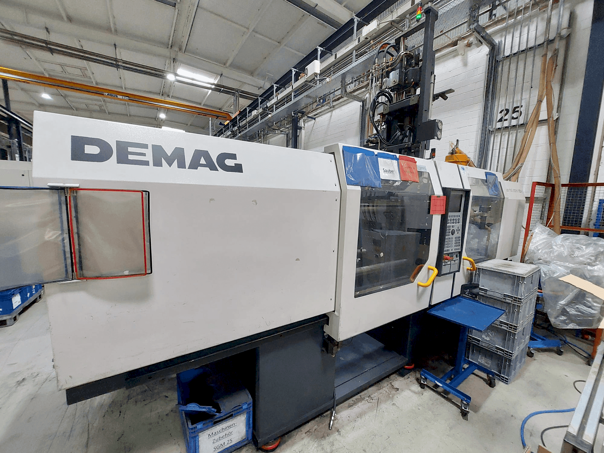 Vista frontale della macchina DEMAG Ergo-Tech 110-310H-120V