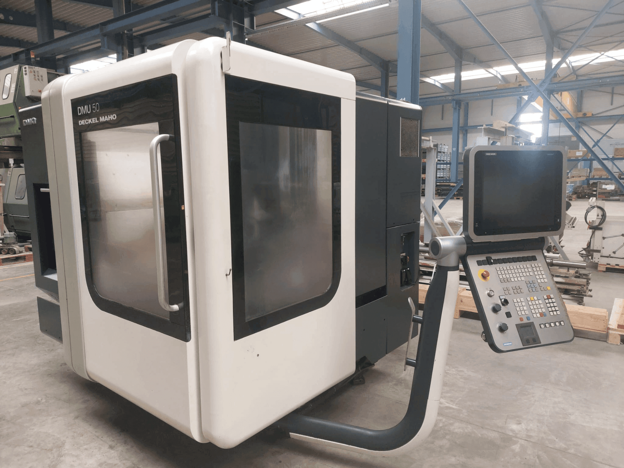 Vista frontale della macchina DMG DECKEL MAHO DMU 50