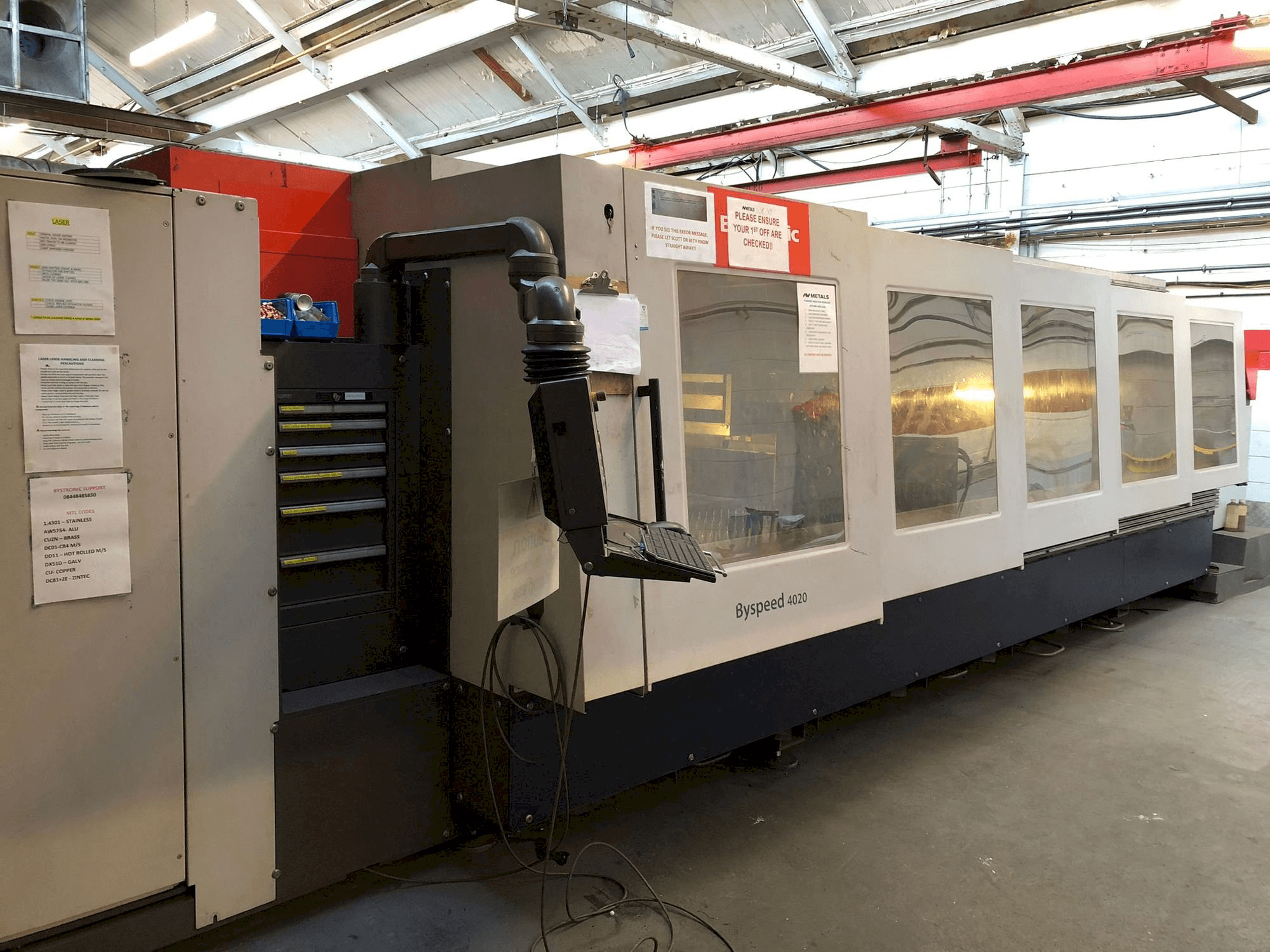 Vista frontale della macchina Bystronic BySpeed 4020